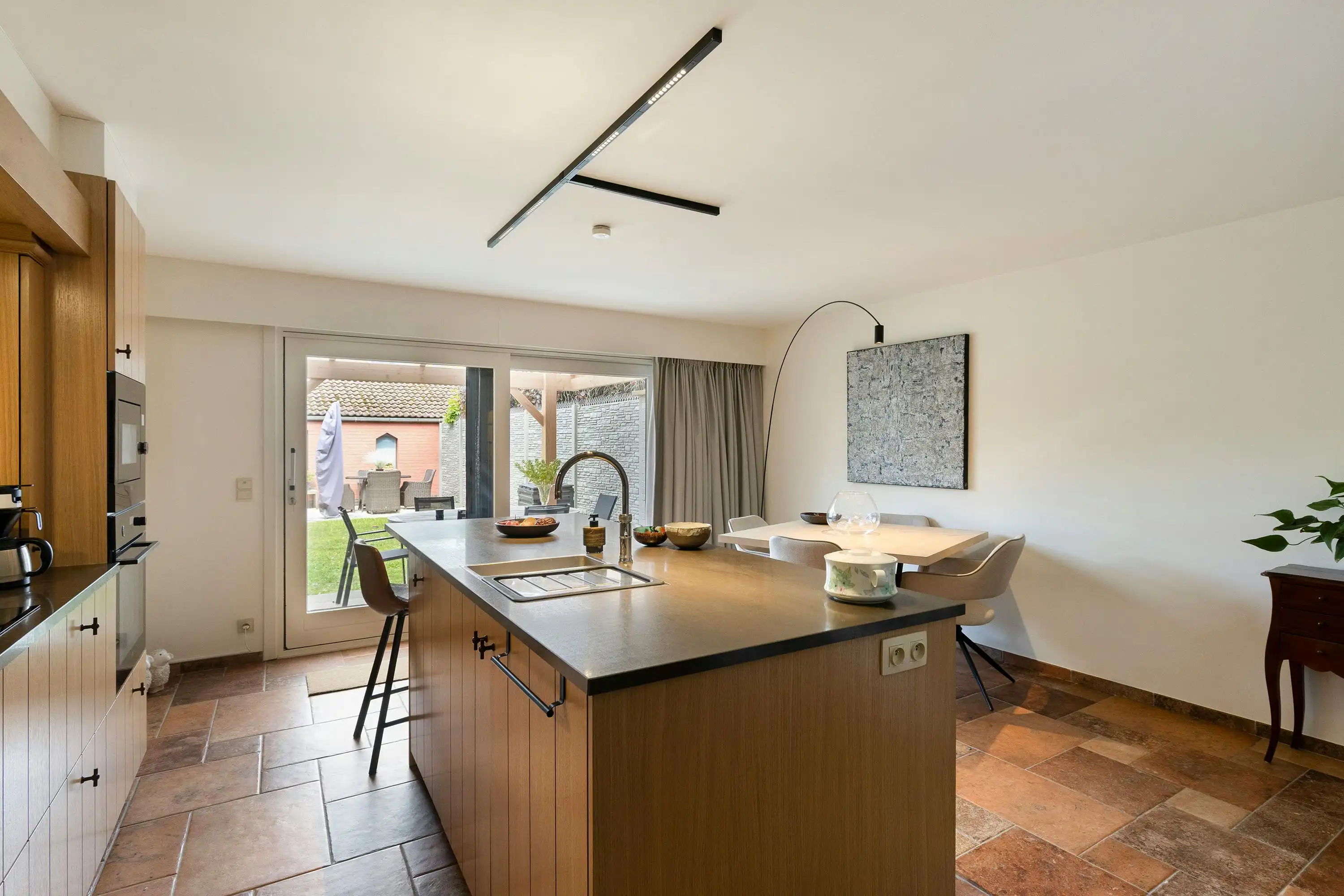 Gerenoveerd huis met 3 slaapkamers en stadstuin te koop foto 3