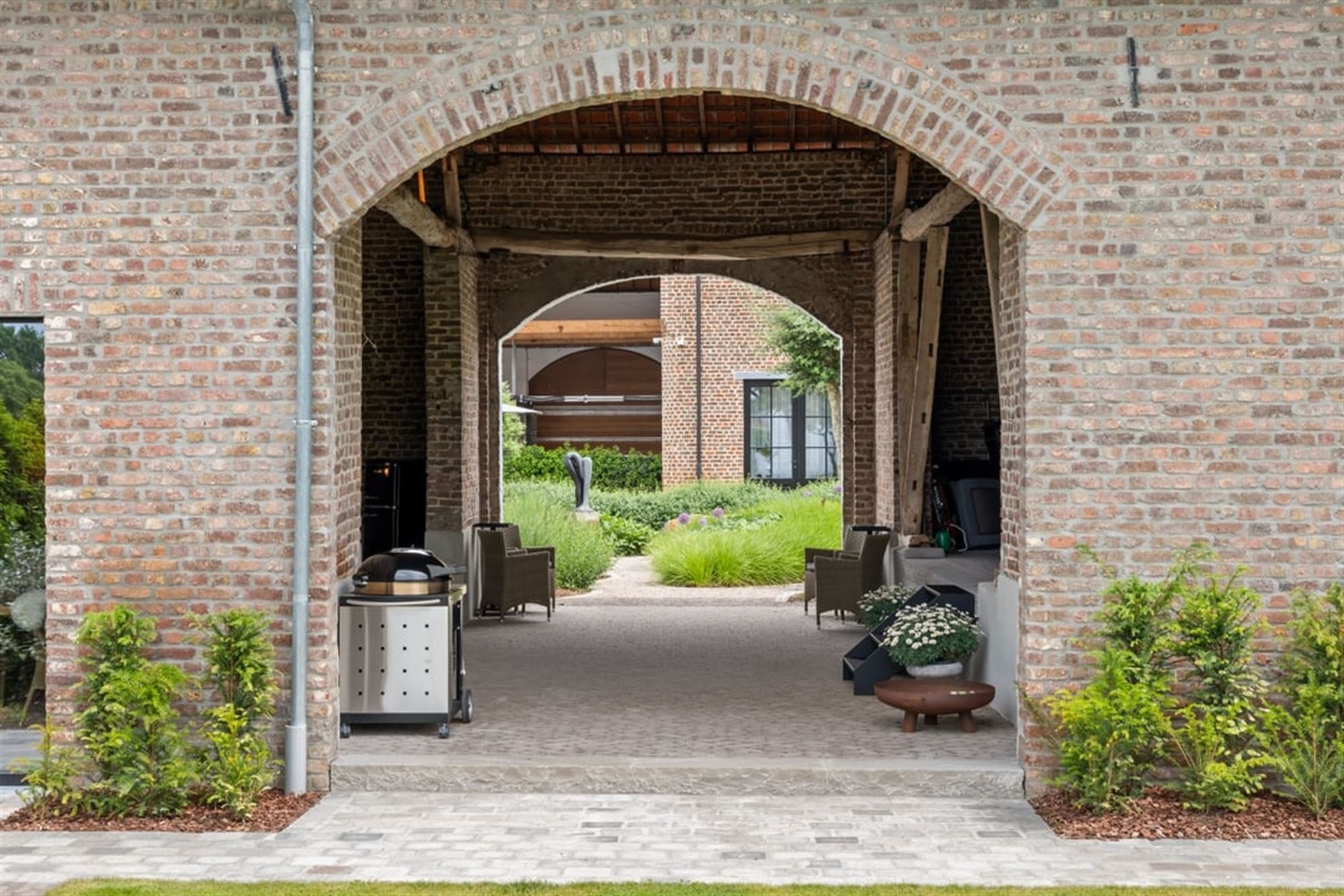 VOLLEDIG GERENOVEERDE VIERKANTSHOEVE GECOMBINEERD MET HISTORISCHE CHARME EN HEDENDAAGSE LUXE  foto 11