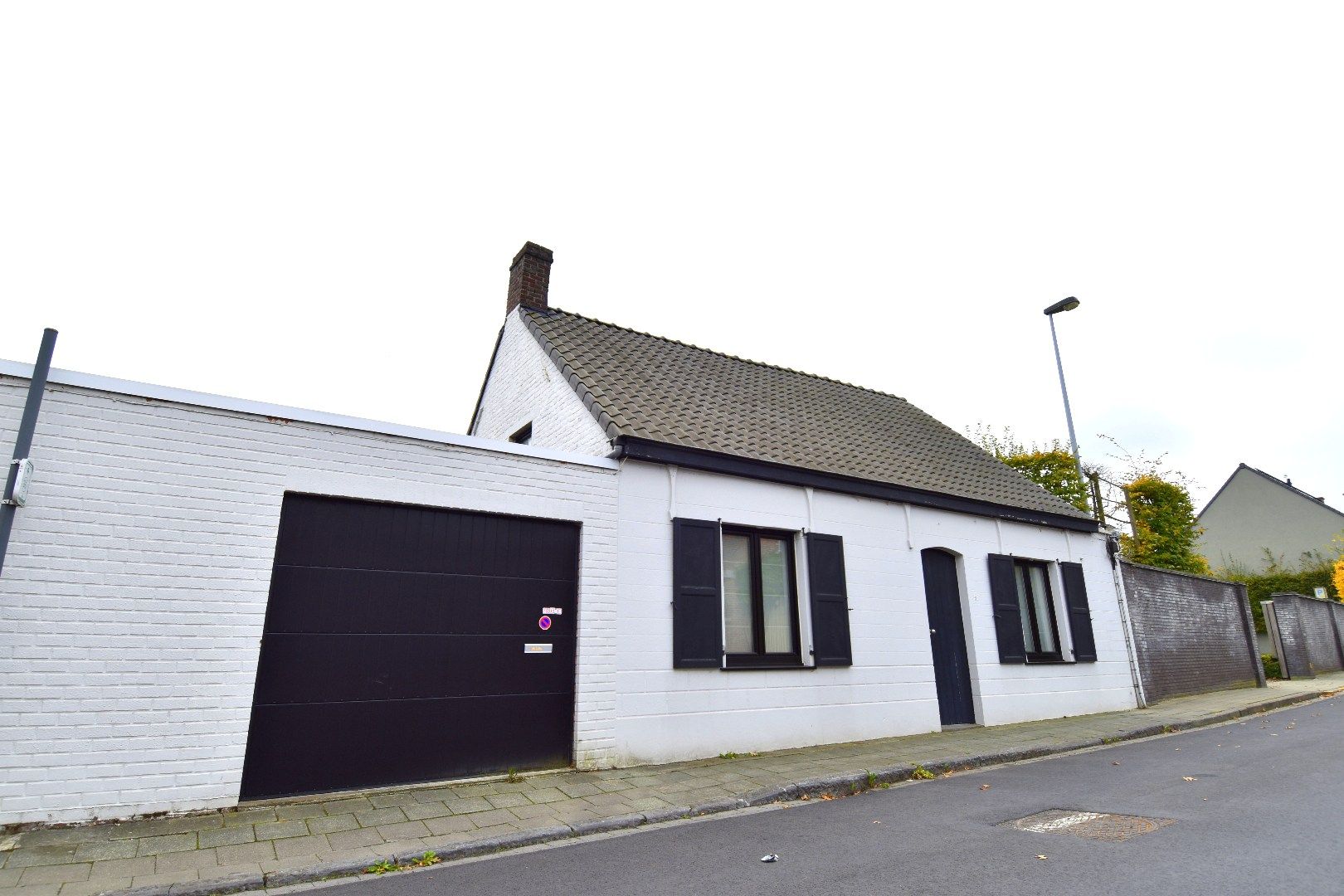 Hoofdfoto van de publicatie: Alleenstaande woning met 3 slaapkamers, tuin én garage te koop in centrum-Kuurne