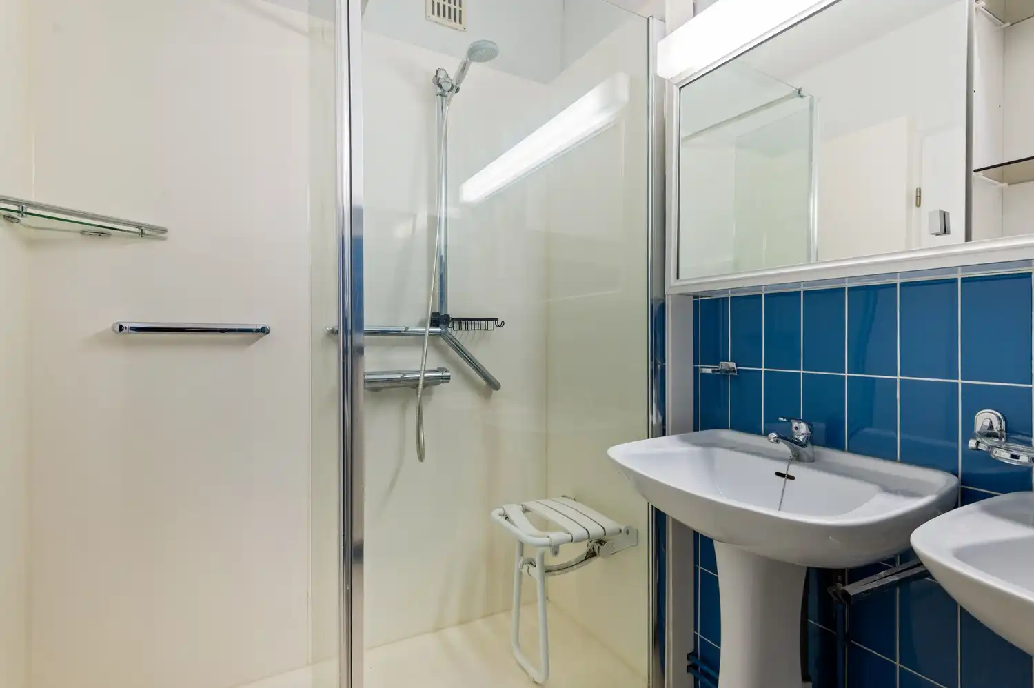 Ruim appartement  met 3 slaapkamers en garage te Berchem! foto 13