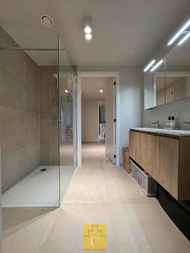 Appartement met ruime terrassen en autostandplaats foto 7