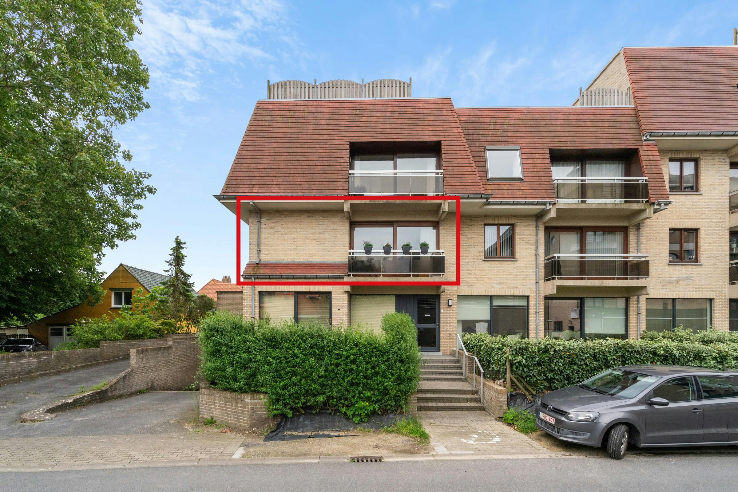 Appartement met 2 slaapkamers in centrum Sint-Idesbald foto {{pictureIndex}}