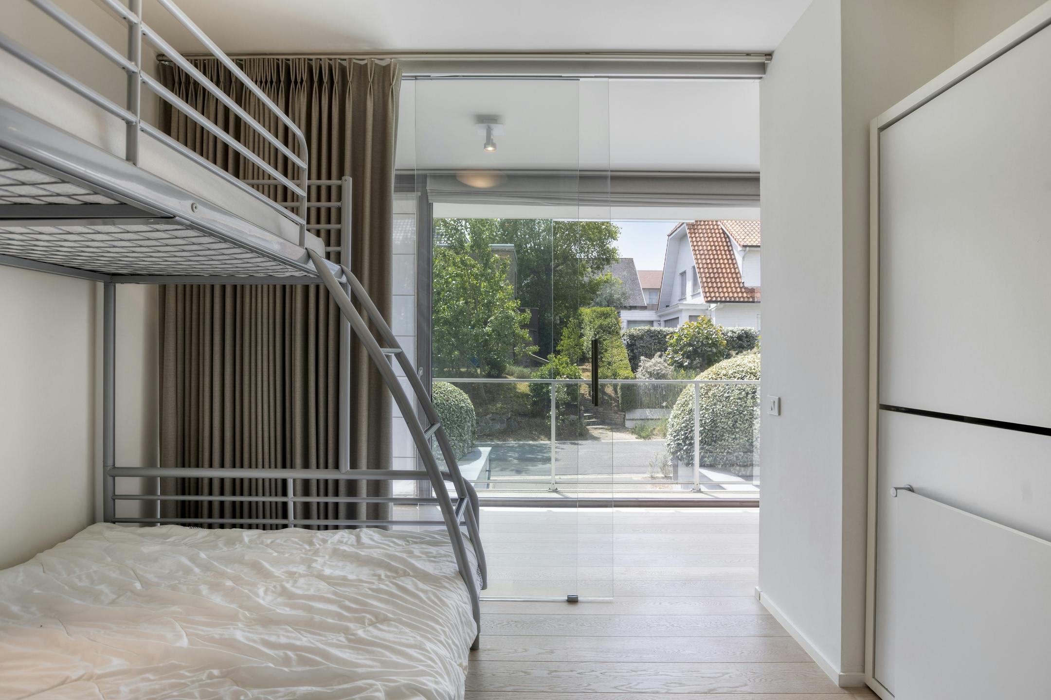 Modern appartement van Rietveld op enkele passen van zee! foto 11
