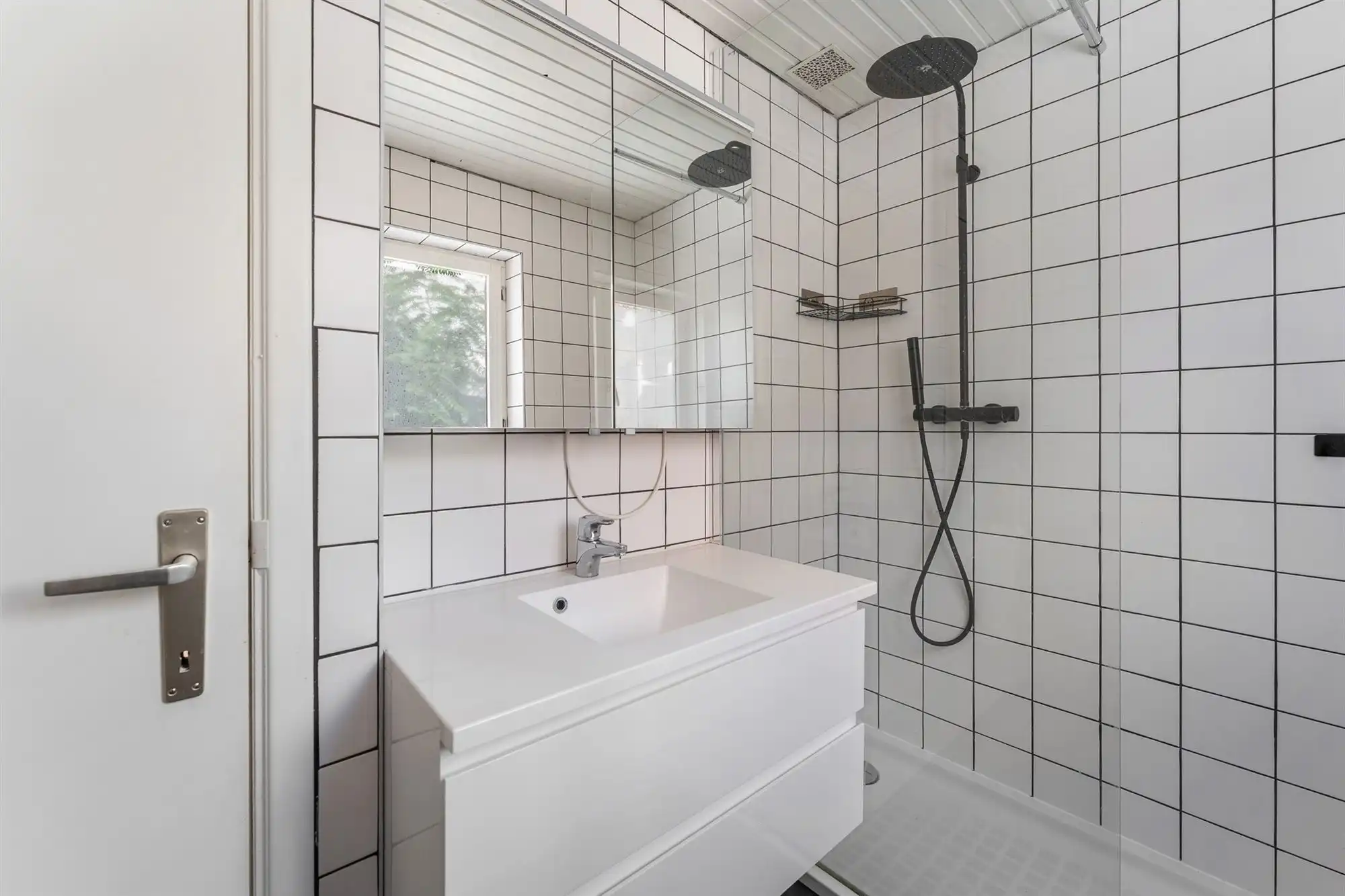 Steegwoning met naastliggend atelier/opslagplaats foto 19