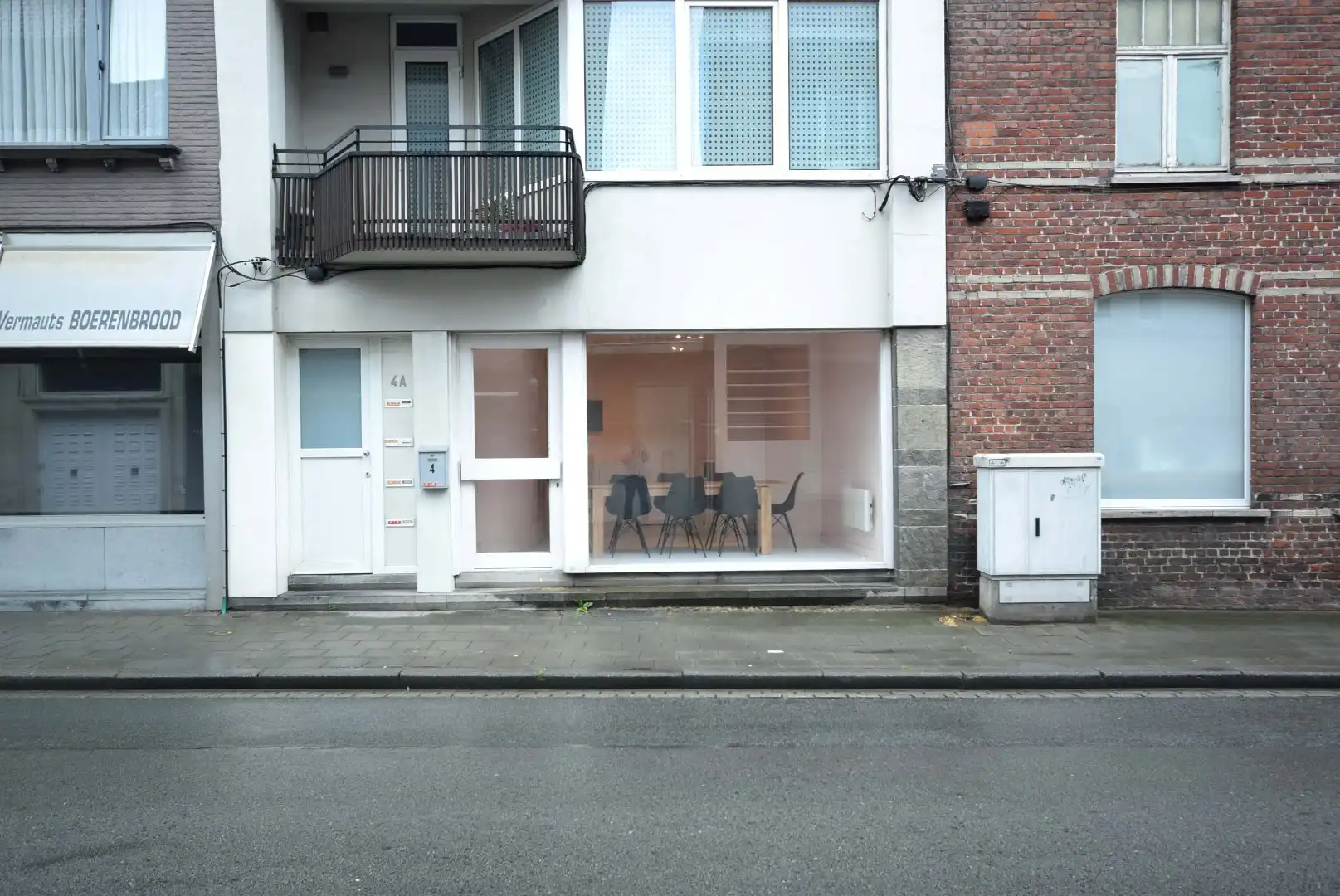 CENTRAAL GELEGEN KLEINE WINKELRUIMTE IN HET STADSCENTRUM foto 6