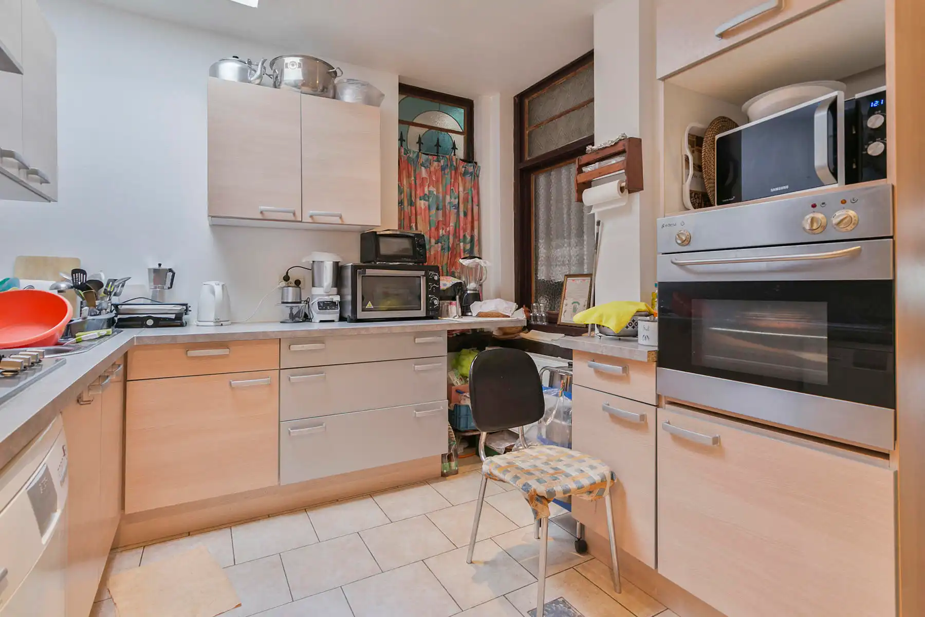 Karaktervol opbrengstgebouw op toplocatie in Ronse! foto 7