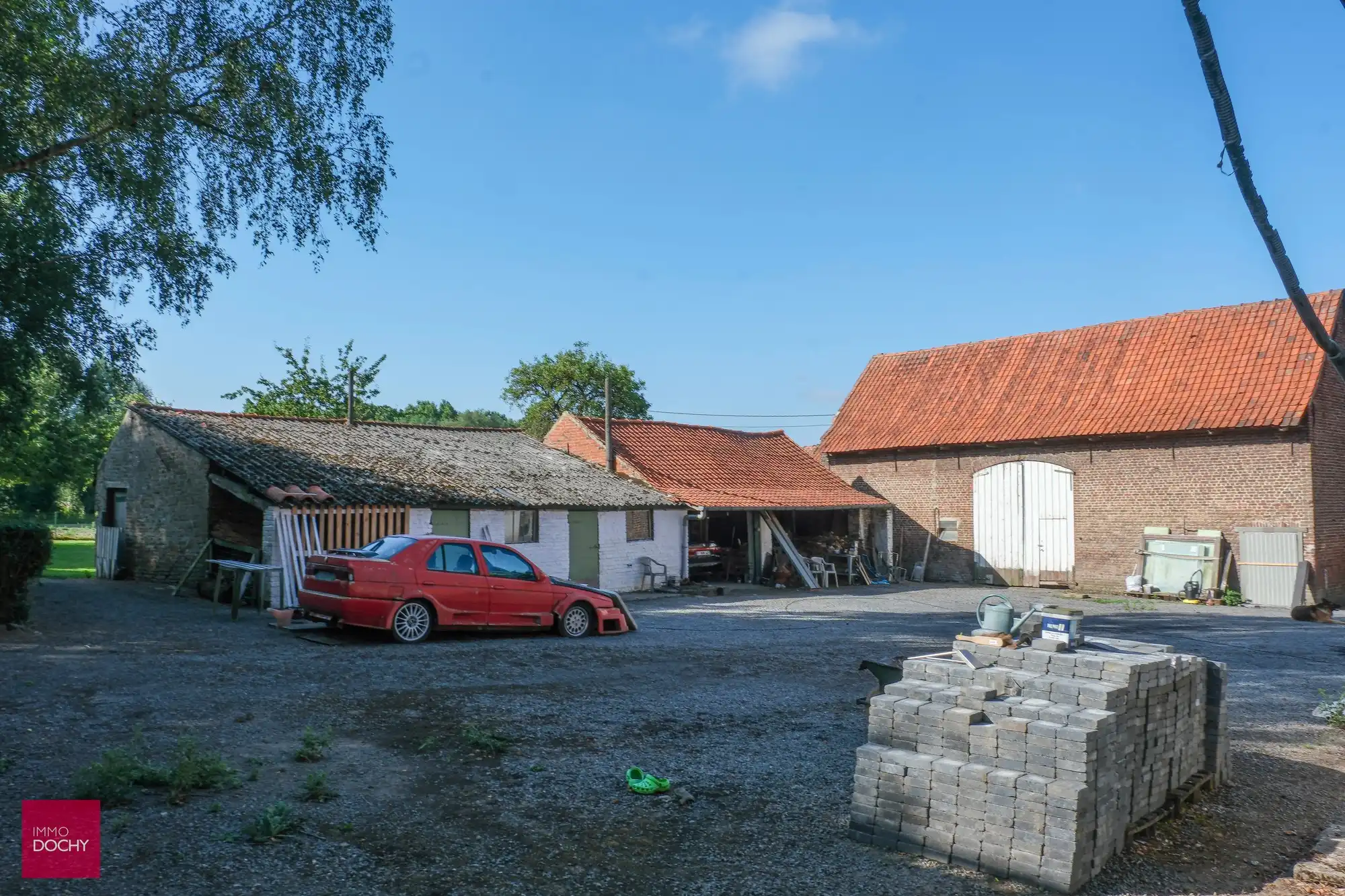 Volledig te renoveren hoeve met verschillende bijgebouwen foto 10