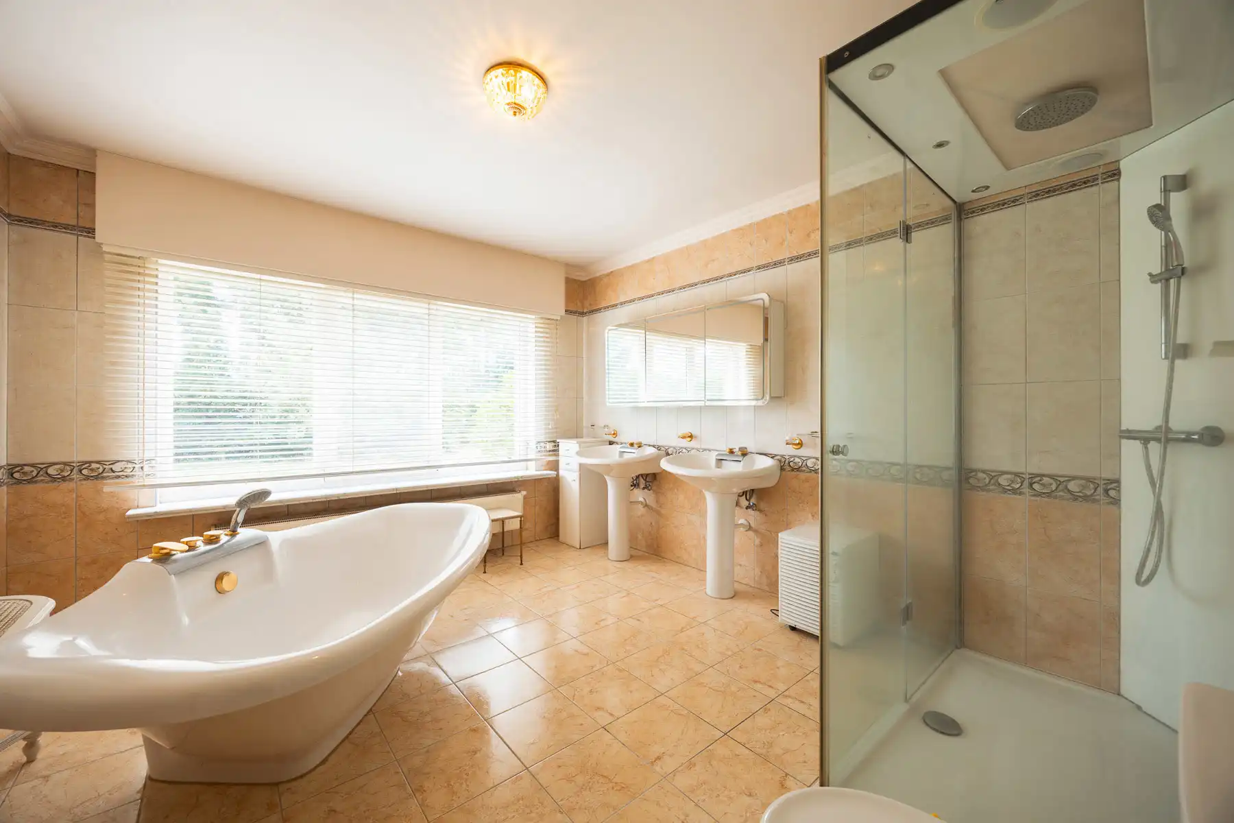 Knappe villa in landelijke omgeving met prachtige vijver foto 20