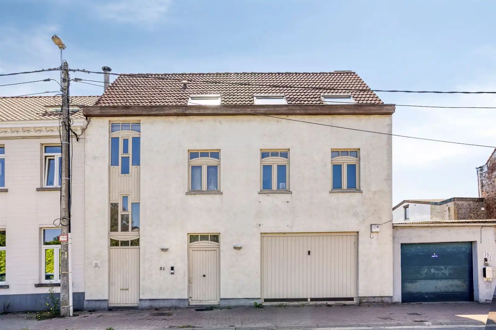 Ruime woning met 5 slaapkamers,tuin en garage foto 2