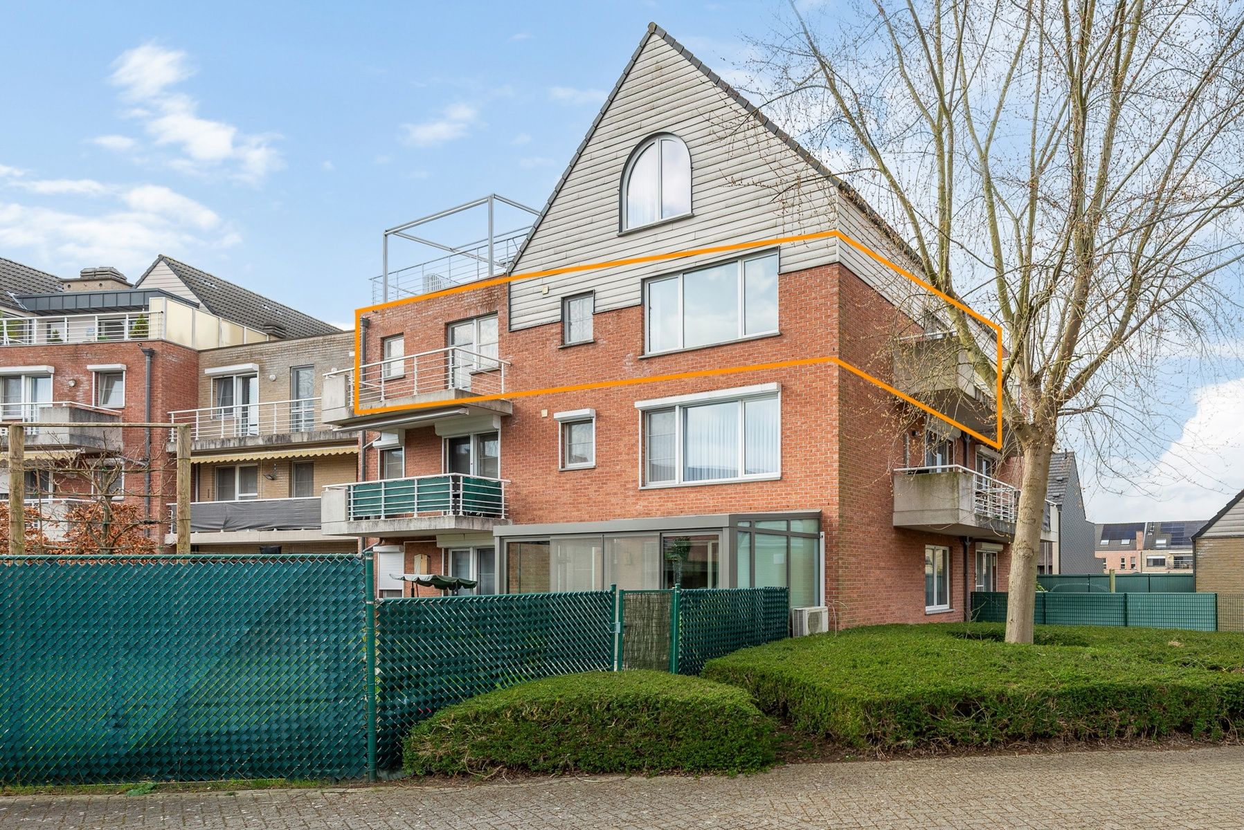 Licht app met 2 slp's, 2 terrassen en autostaanplaats! foto 13