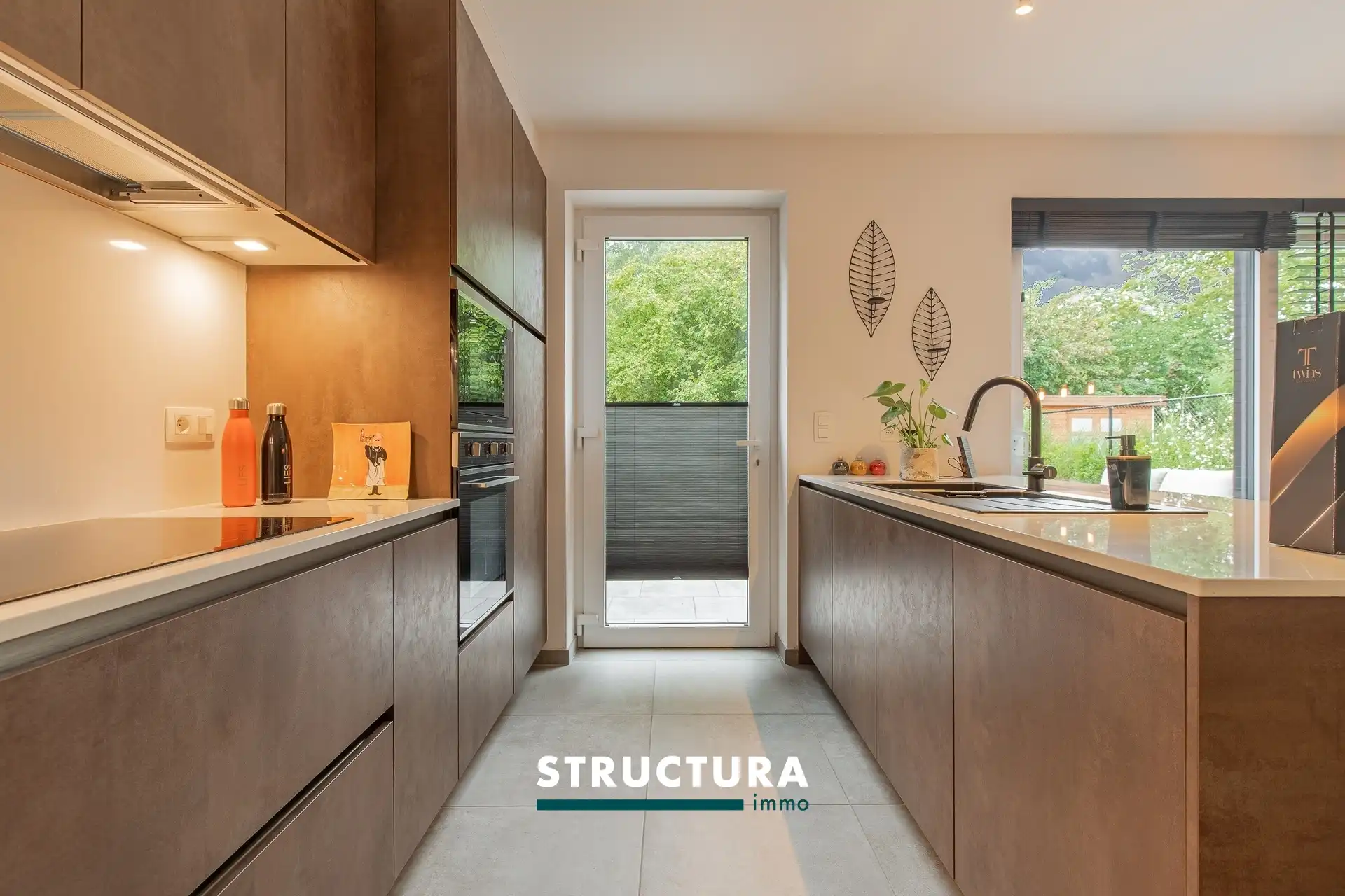 Volledig instapklare woning met 3slpk's, tuin en carport foto 12