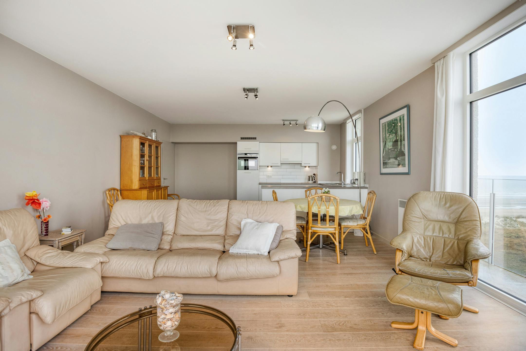 Gerenoveerd hoekappartement met zee en duinzicht in De Panne foto 3