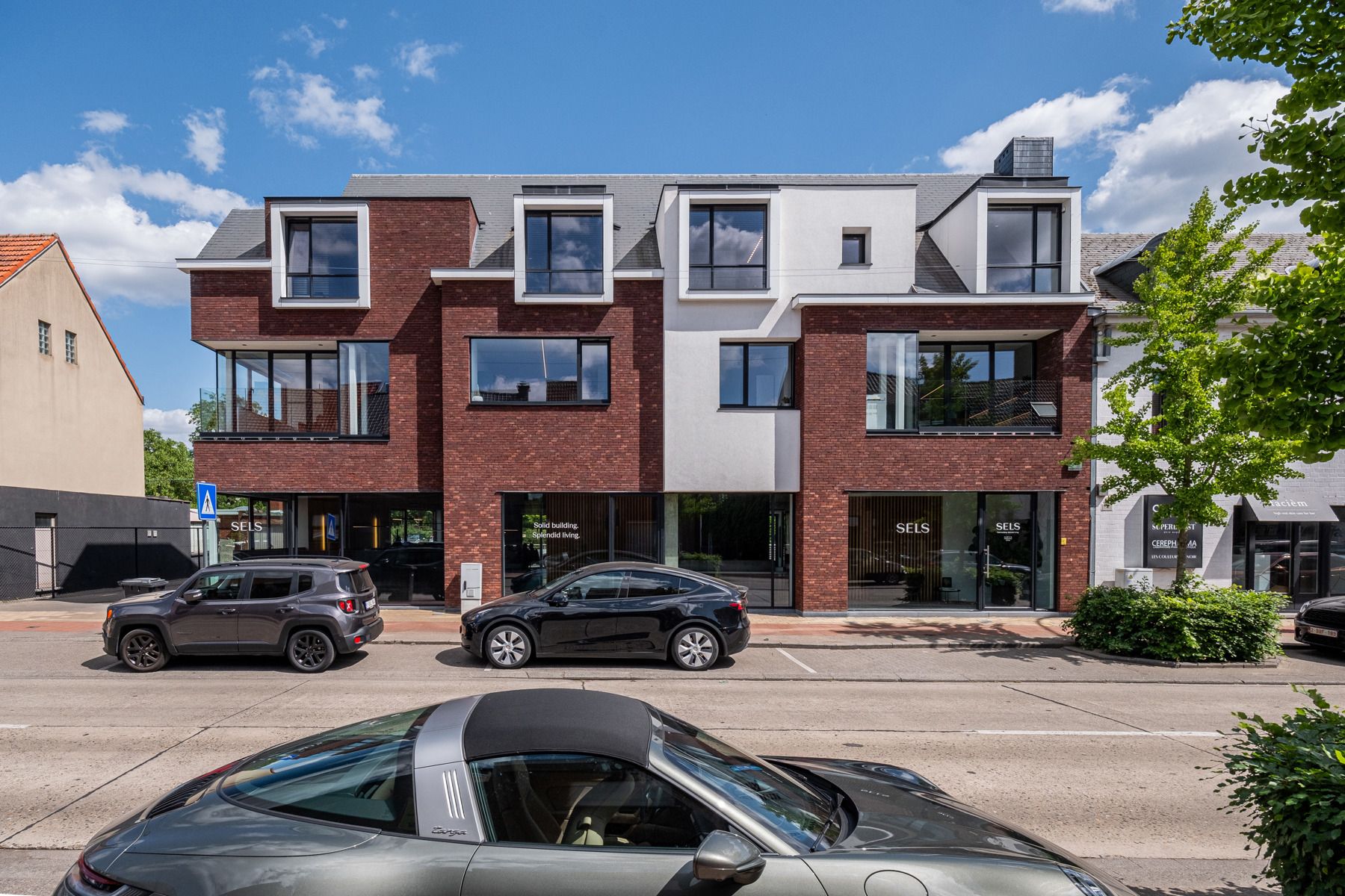 Luxe kantoorruimte te koop in centrum ‘s-Gravenwezel foto {{pictureIndex}}