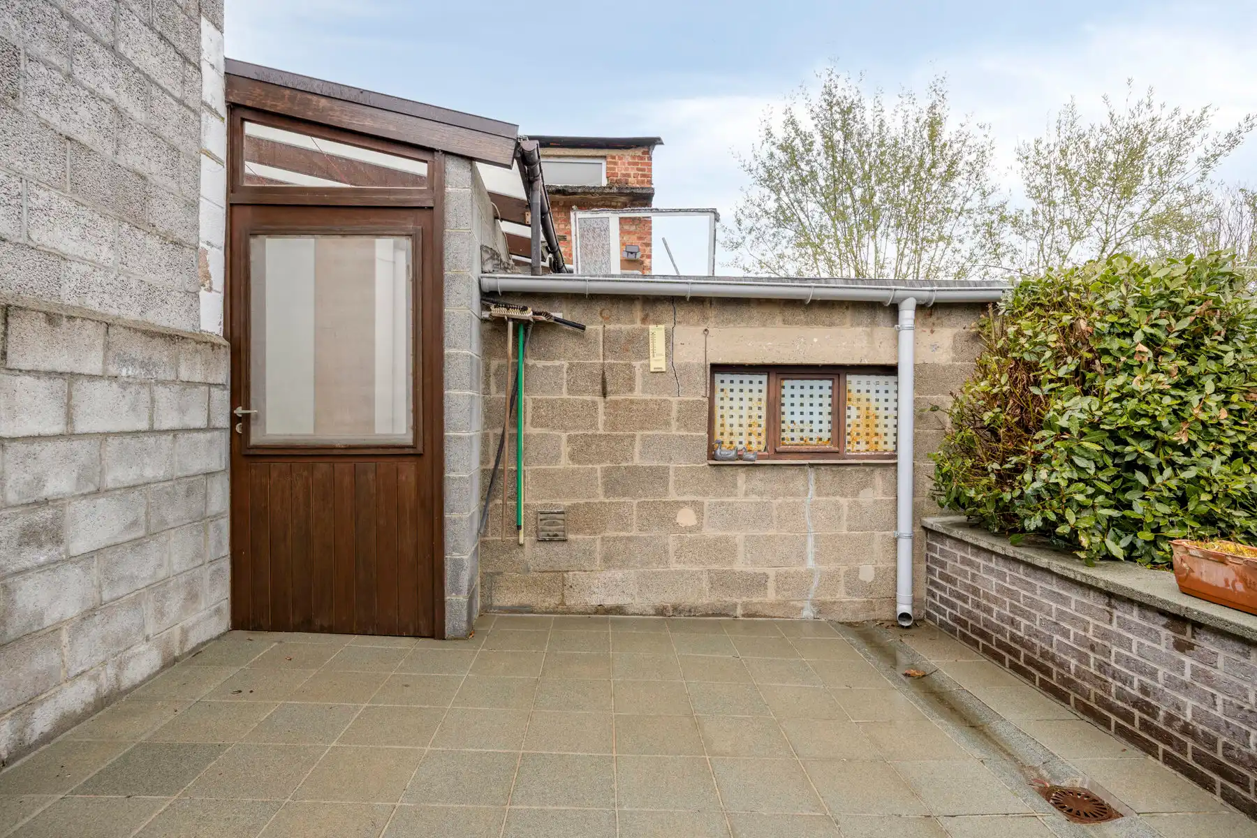 Rijwoning met 2 slaapkamers, inrichtbare zolder & grote tuin foto 23