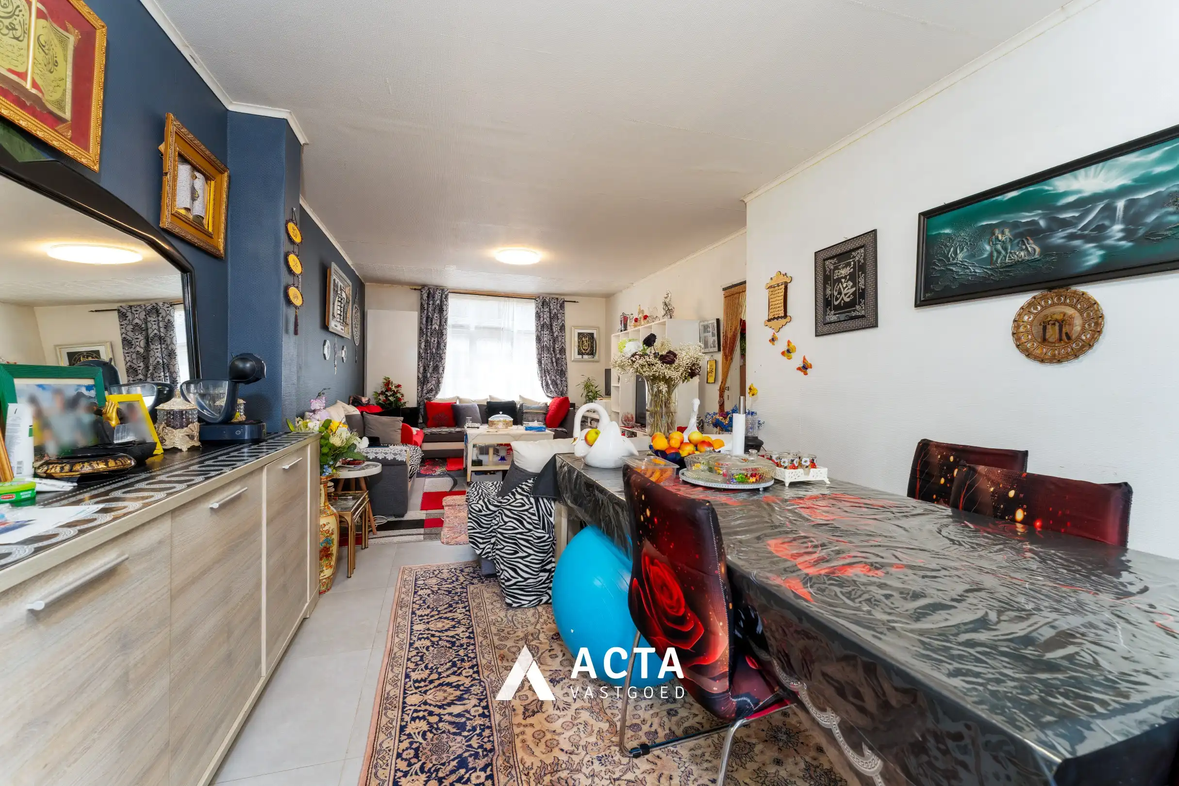 Ruime te renoveren stadswoning met 5 slaapkamers en tuin foto 9