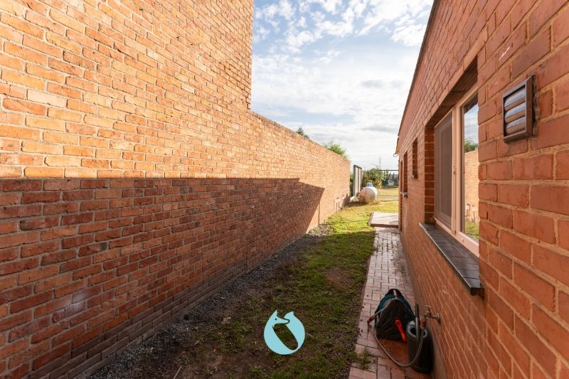 Rustig gelegen starterswoning met grote tuin foto 15