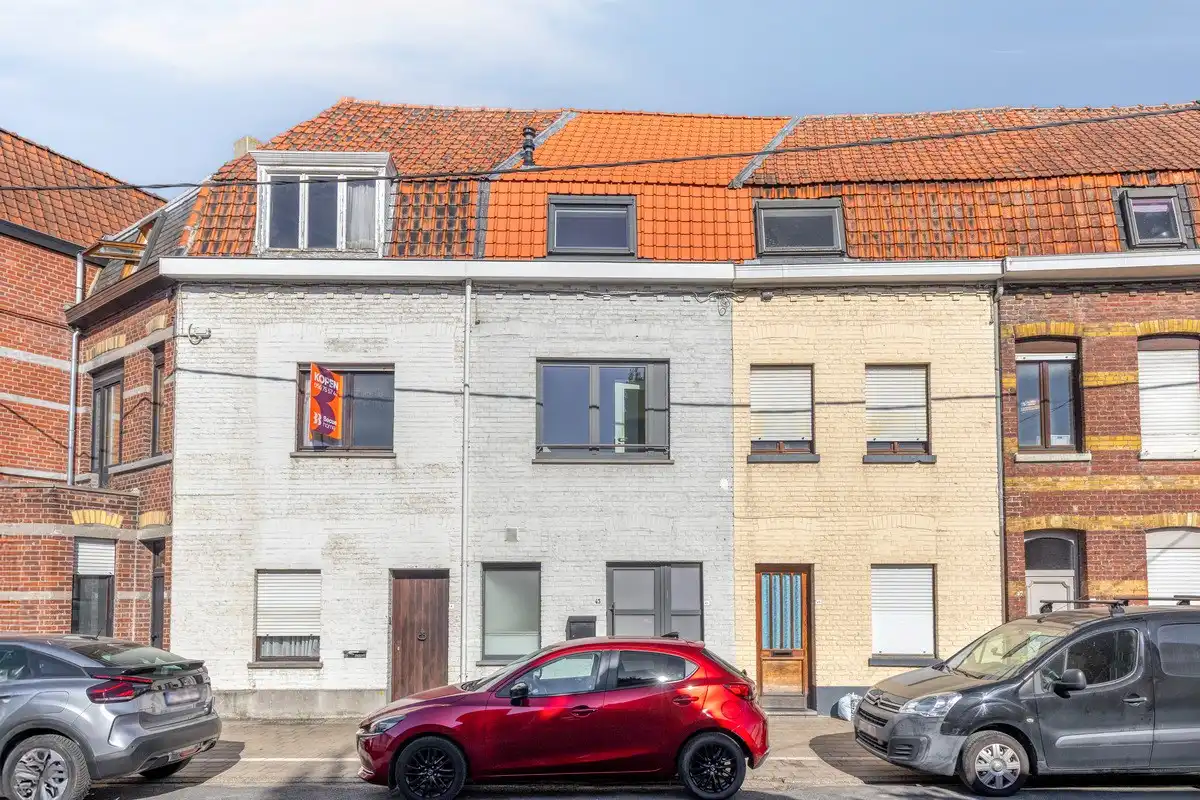 Gerenoveerde woning met 3 slaapkamers! foto 2