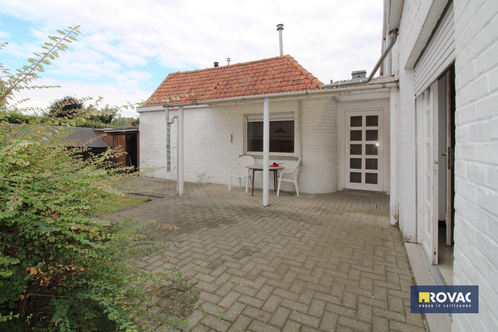 Te renoveren ruime woning met tuin en garage! foto 14