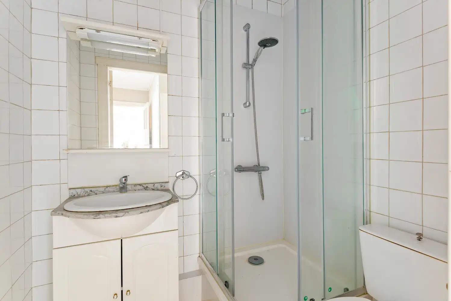 Handelshuis met 2 handelsruimtes en appartement in het hart van Wommelgem. foto 21