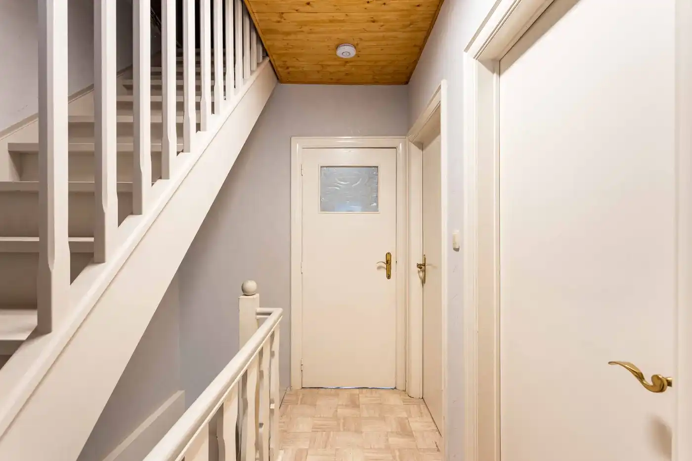 Welkom in deze toffe ruime gezinswoning op een toplocatie in Zwevegem!  foto 14