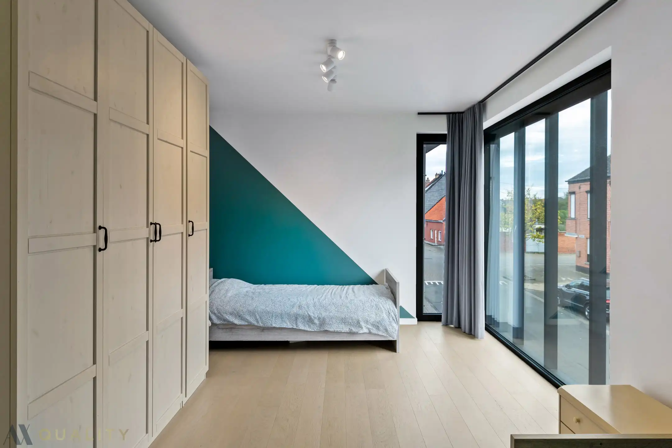 Moderne, energiezuinige woning met 5 slpk., 2 badk., bureel, inpandige garage, oprit, terras en tuin foto 17