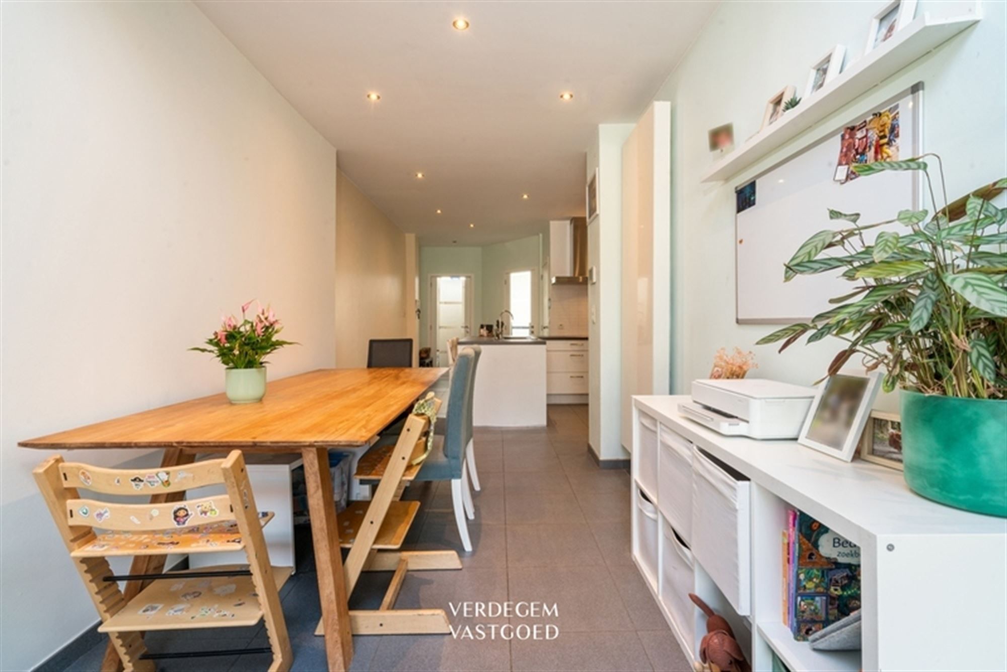 Knap gerenoveerde rijwoning met 2+1 slaapkamers en stadstuin met uitweg foto 4