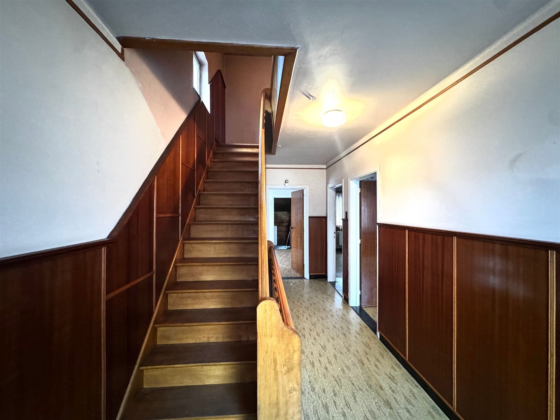 Halfopen te verbouwen woning op rustige locatie in Maasmechelen foto 9