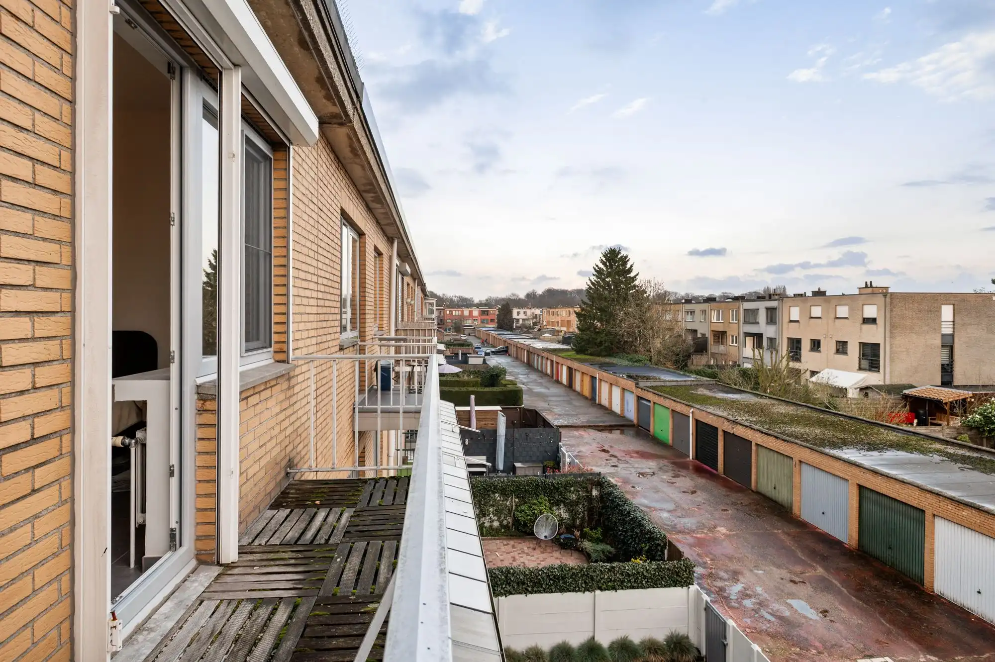 Volledig gerenoveerd 2-slaapkamerappartement met terras, garagebox en groen uitzicht! foto 12