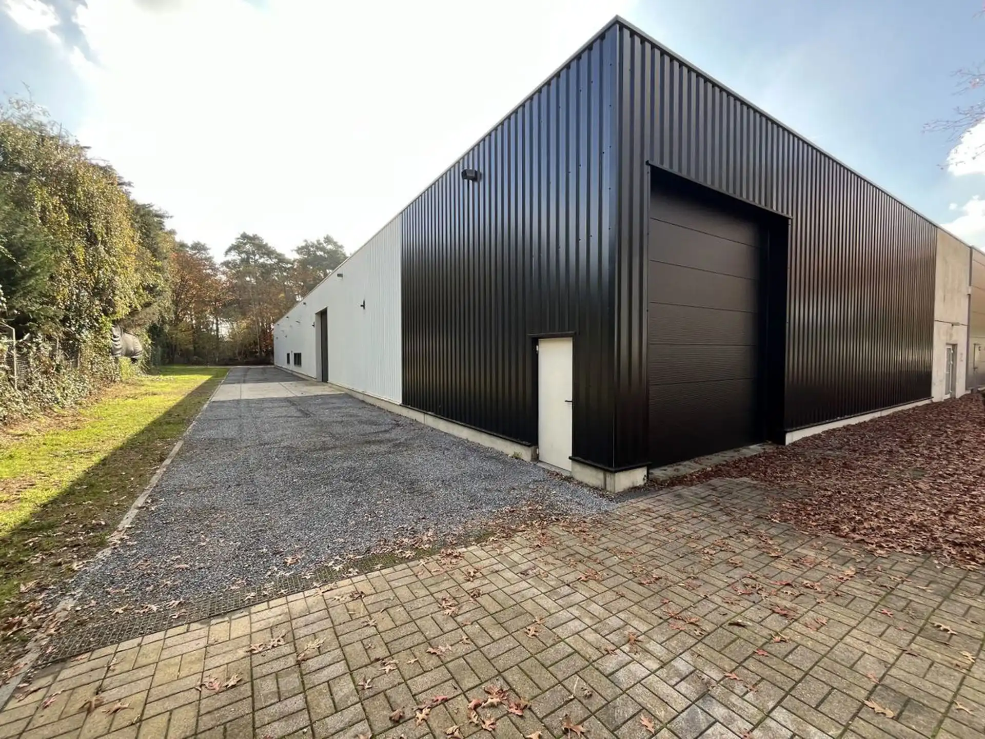 Centraal gelegen magazijn van 450m² foto 5