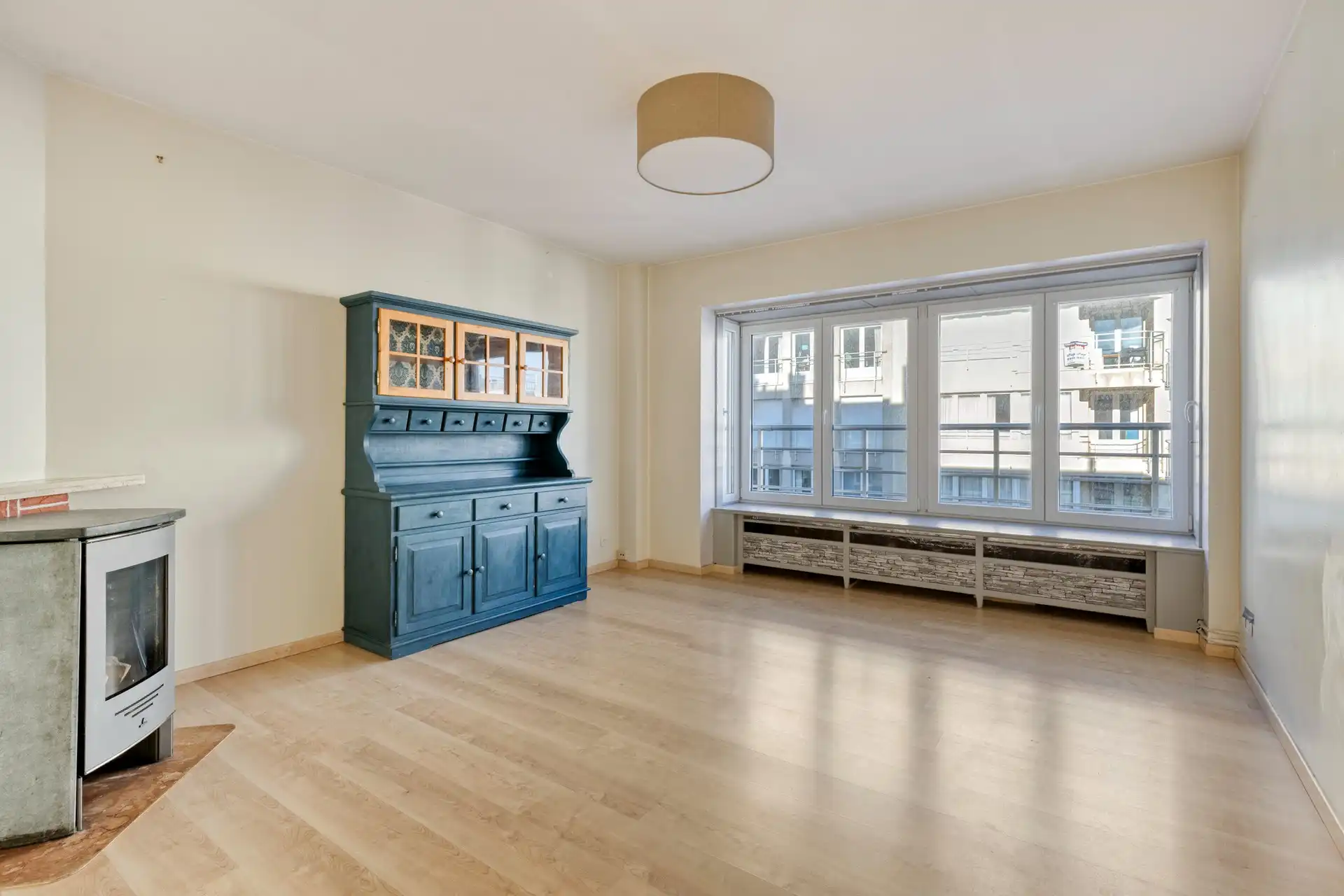 Te renoveren 1-slaapkamerappartement met zijdelings zeezicht. foto 2