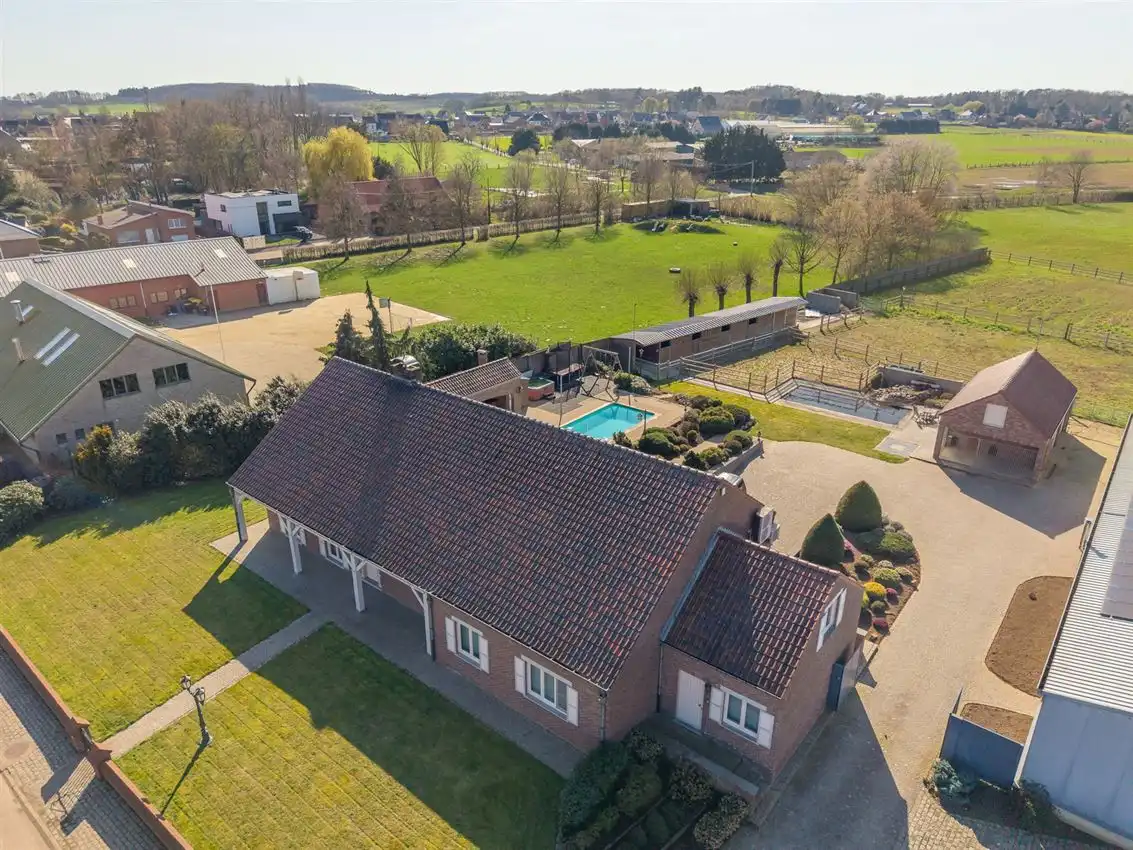 Villa grenzend aan agrarisch gebied met 4slk en opslag foto 33