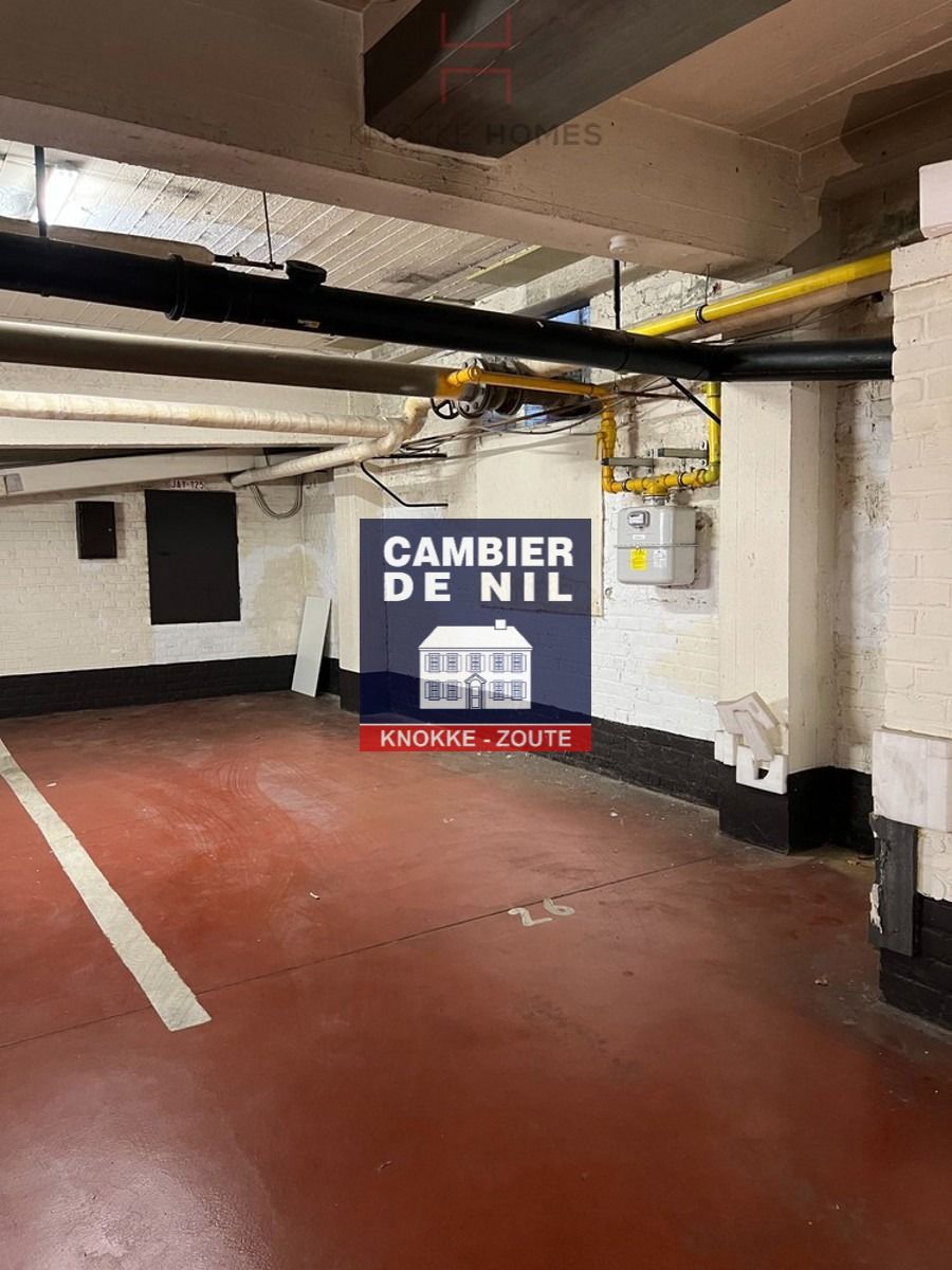 Ruime parkeerplaats nabij de Zeedijk  foto 5