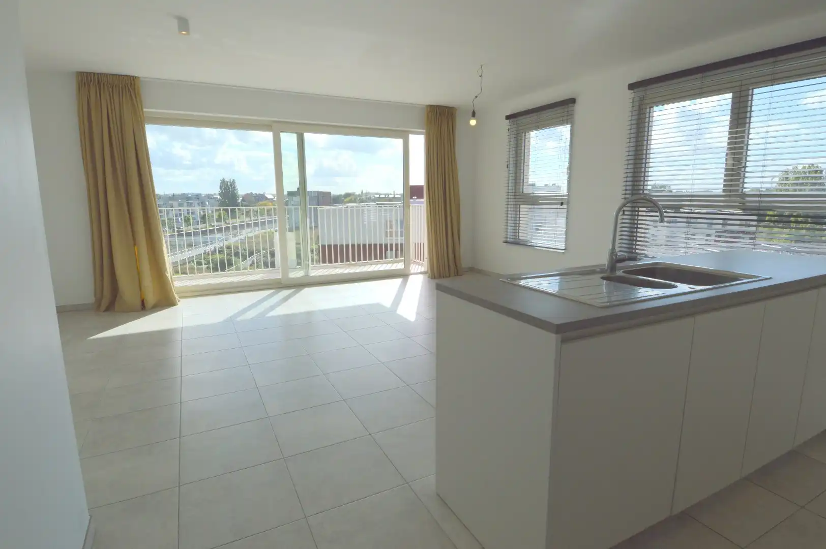 Prachtig 2-slaapkamerappartement (BJ 2021) met zicht op de Leie te koop in Harelbeke foto 3
