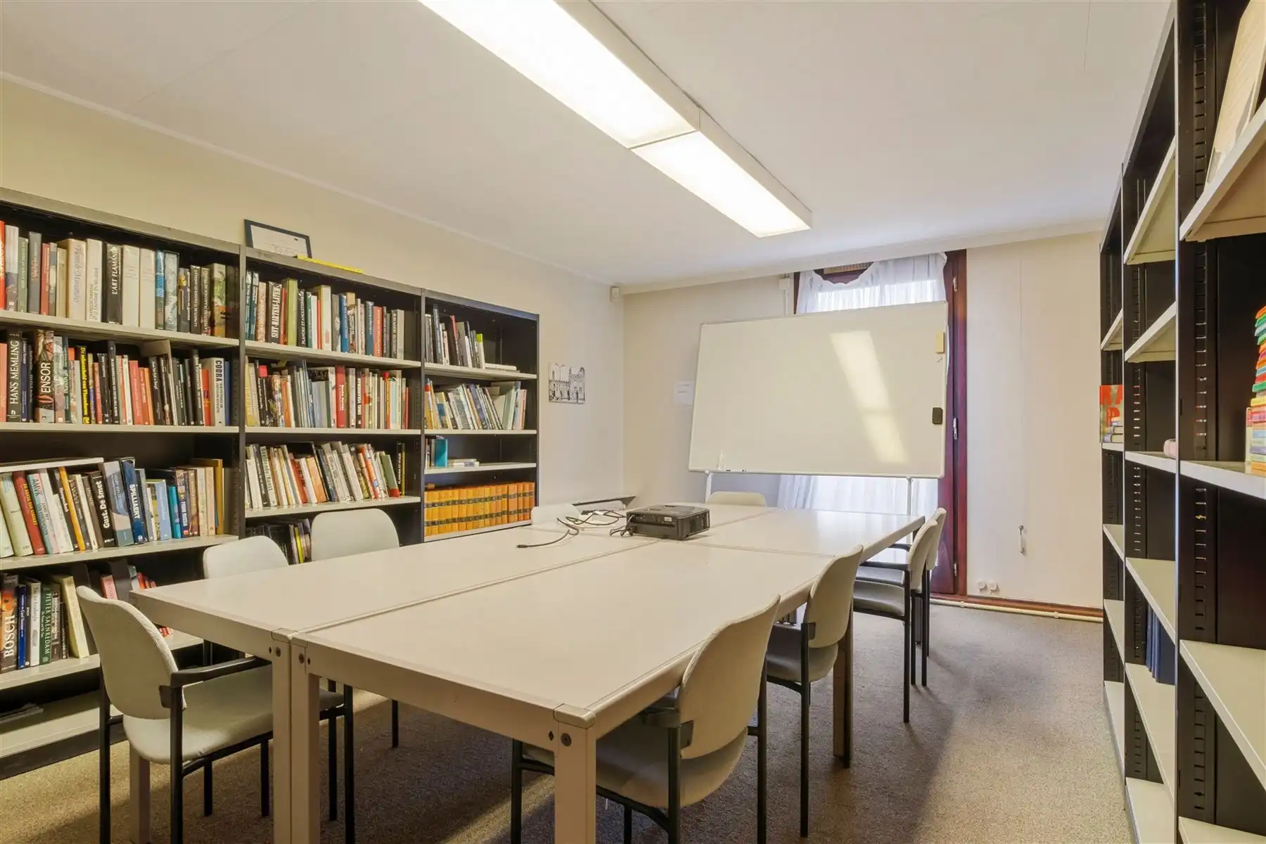 Veelzijdig Kantoorpand met Parkeerplaats in Groen Mene foto 5