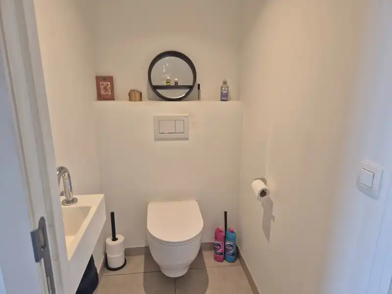 APPARTEMENT MET TERRAS EN AUTOSTAANPLAATS TE HUUR IN MOERBEKE foto 8