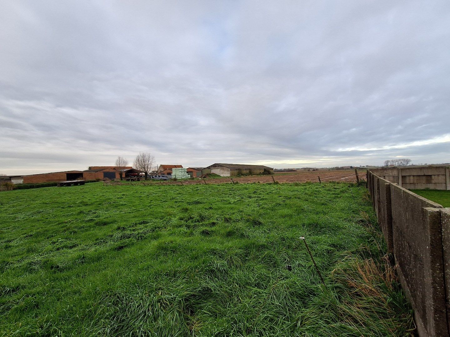 Nieuwbouwwoning met 4 slaapkamers en open zicht foto 4