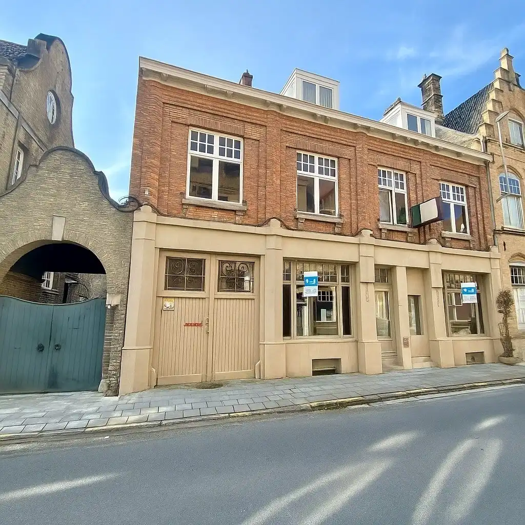 RUIM HANDELSPAND MET TAL VAN MOGELIJKHEDEN OP CENTRUM LOCATIE foto 3