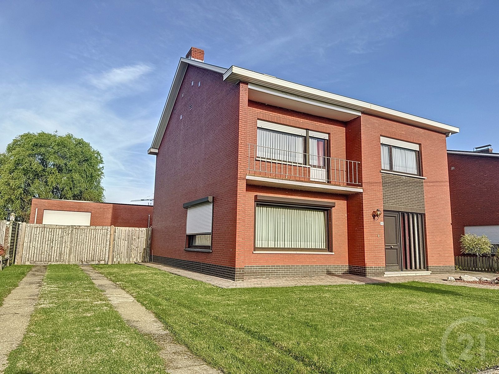 Hoofdfoto van de publicatie: Huis te koop in Houtvenne met groot bijgebouw! 