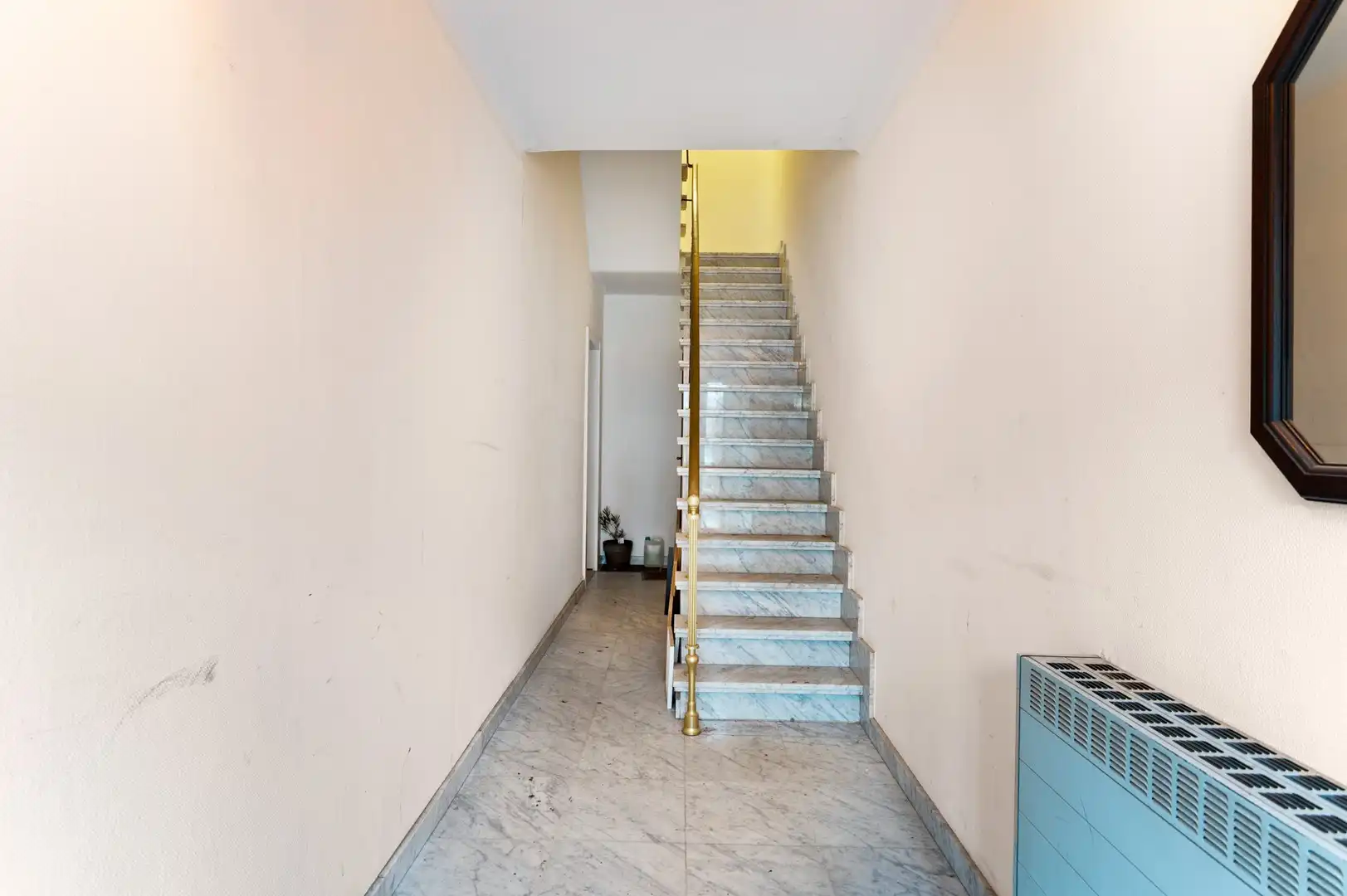 Ruim en lichtrijk 2-slaapkamerappartement in Schoten foto 2