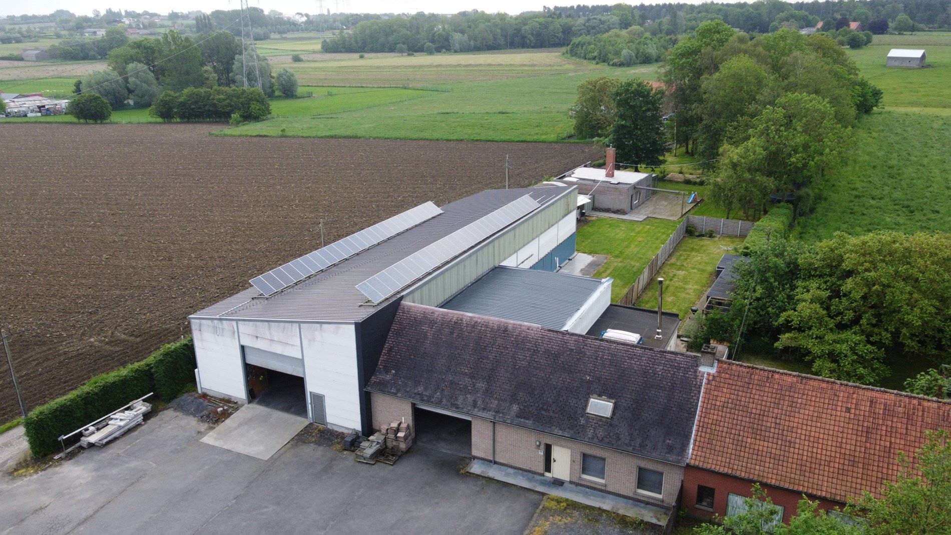 LOODS EN GARAGE MET WOONST OP EEN PERCEEL VAN 5600M² TE ZONNEBEKE foto 3