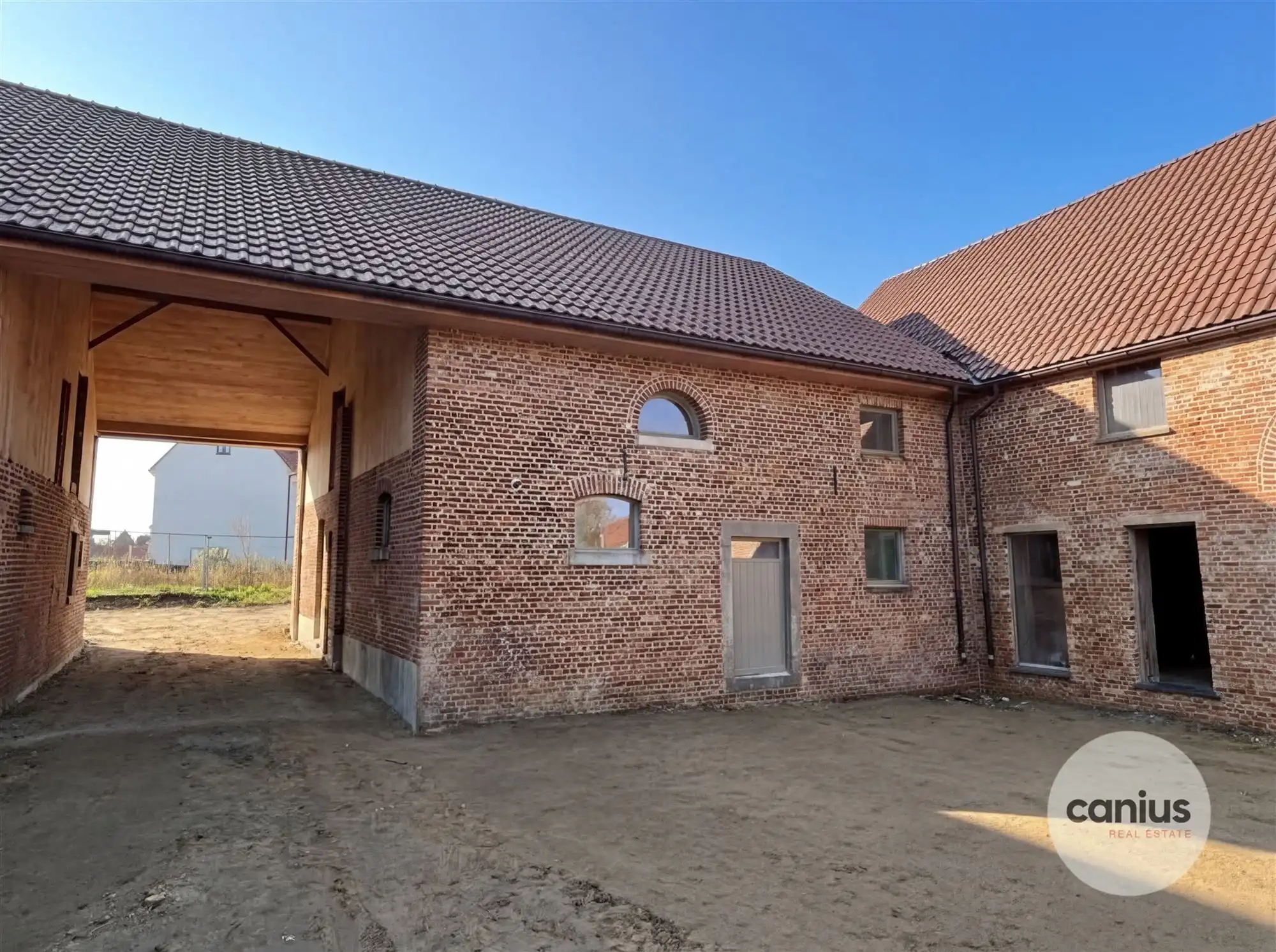 WONEN IN DE PAREL VAN HASPENGOUW foto {{pictureIndex}}