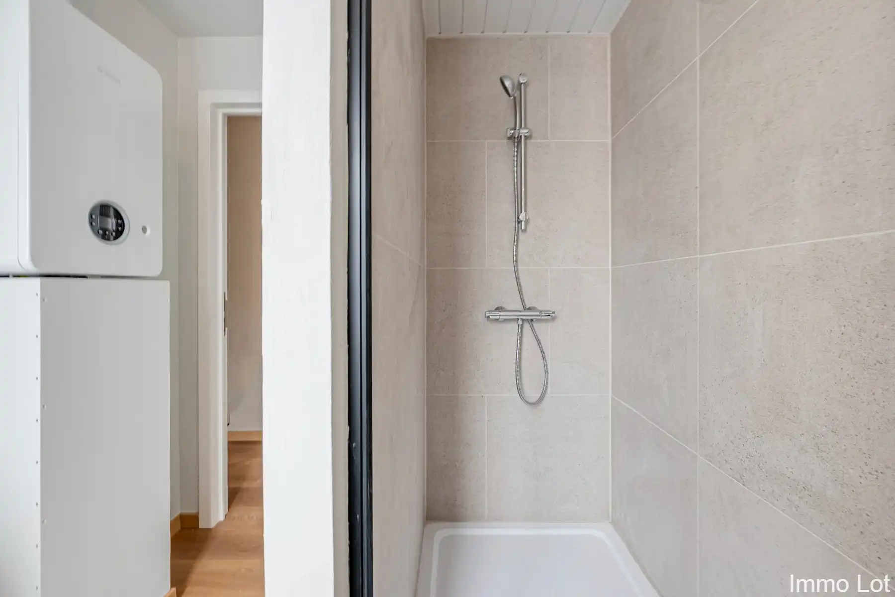 Volledig gerenoveerde woning nabij centrum Zele foto 8