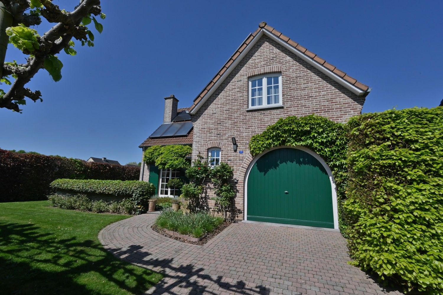 Sfeervolle, royale woning met zonnepanelen, rustige gelegen in geliefde woonomgeving te Lanaken foto 36