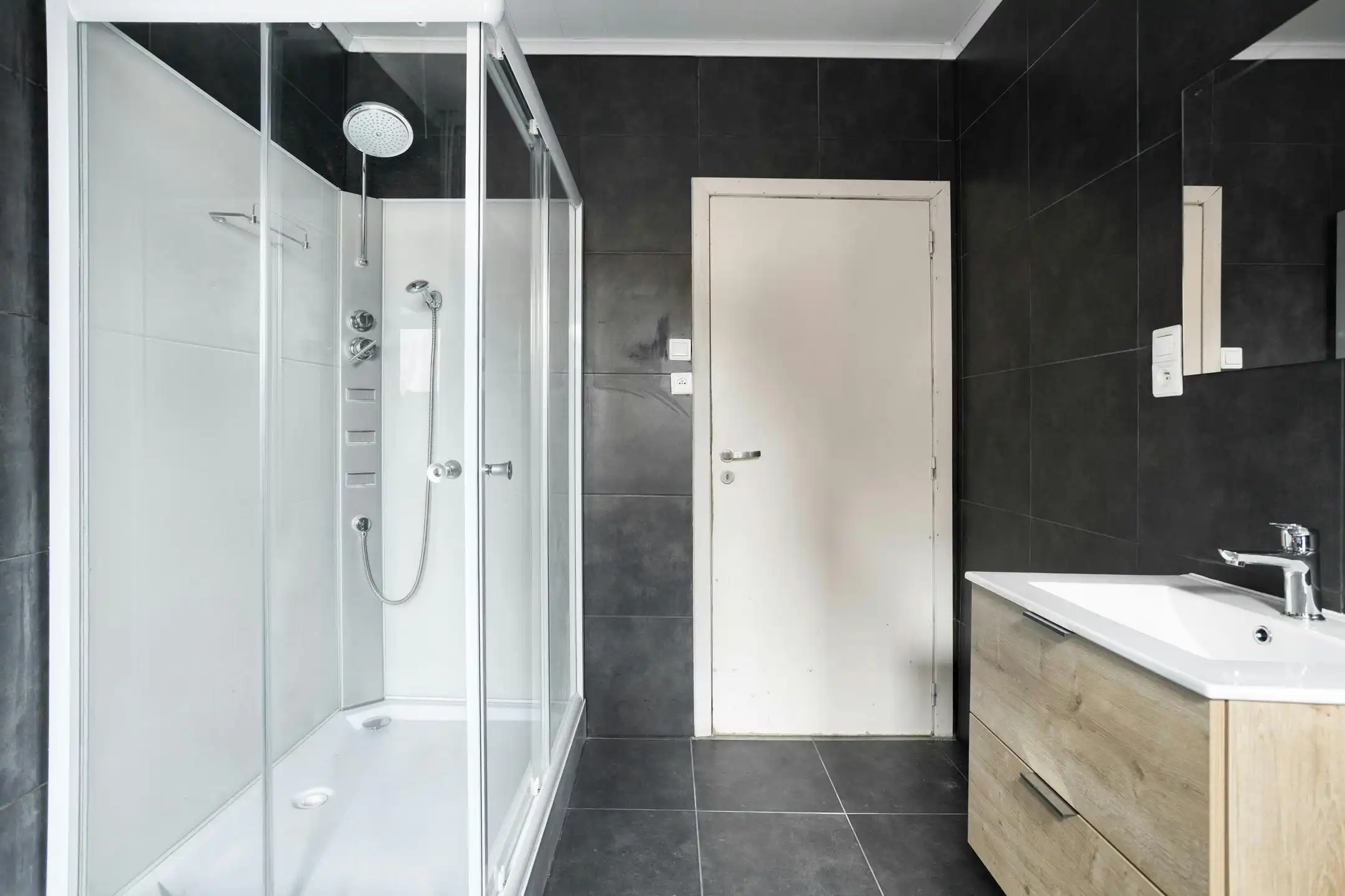 Huis met 5 slaapkamers te koop in het centrum van Roeselare foto 8