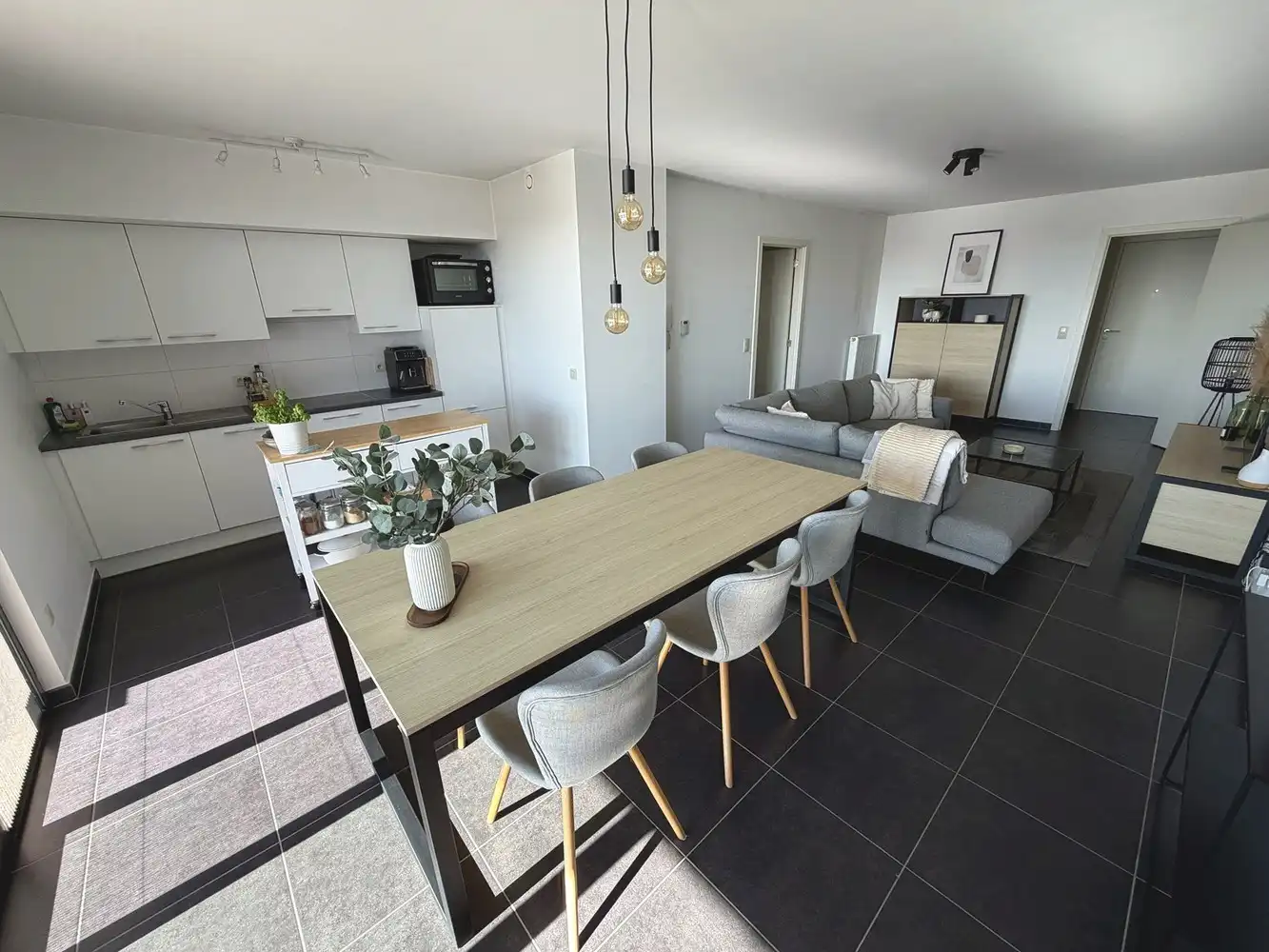 Modern appartement met 2 slaapkamers, garage en ideale ligging in het hart van Hasselt! Te huur voor een comfortabele levensstijl. foto 2