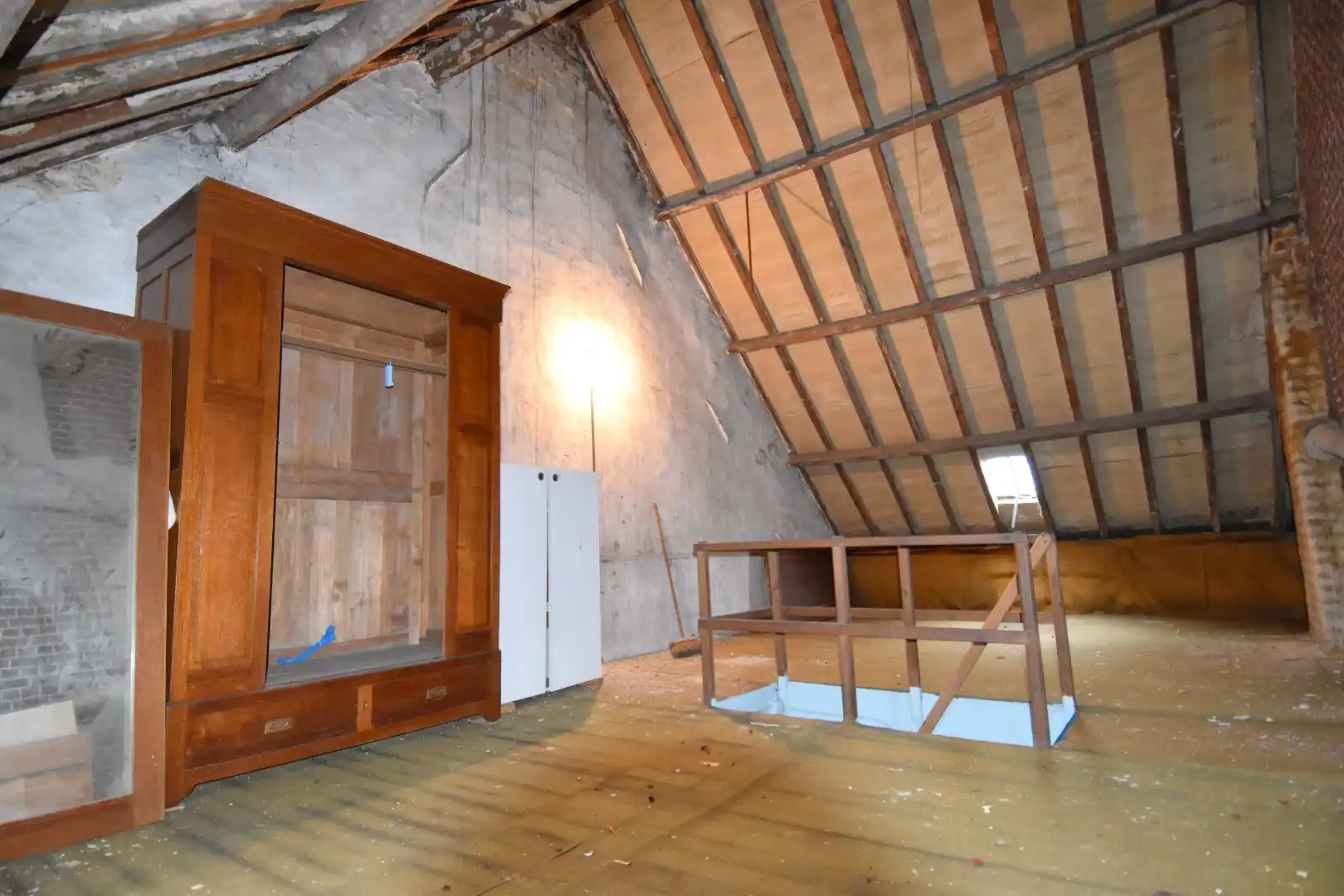 Te renoveren woning met tal van mogelijkheden en ruime opslagplaats (65,5 m²) te koop in Bissegem foto 12