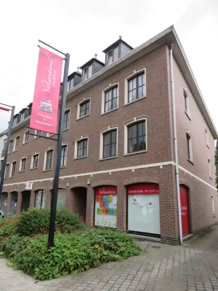 Mooi handelsgelijkvloers in centrum Hove foto 3