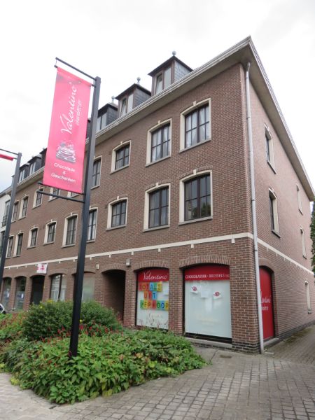 Mooi handelsgelijkvloers in centrum Hove foto 3