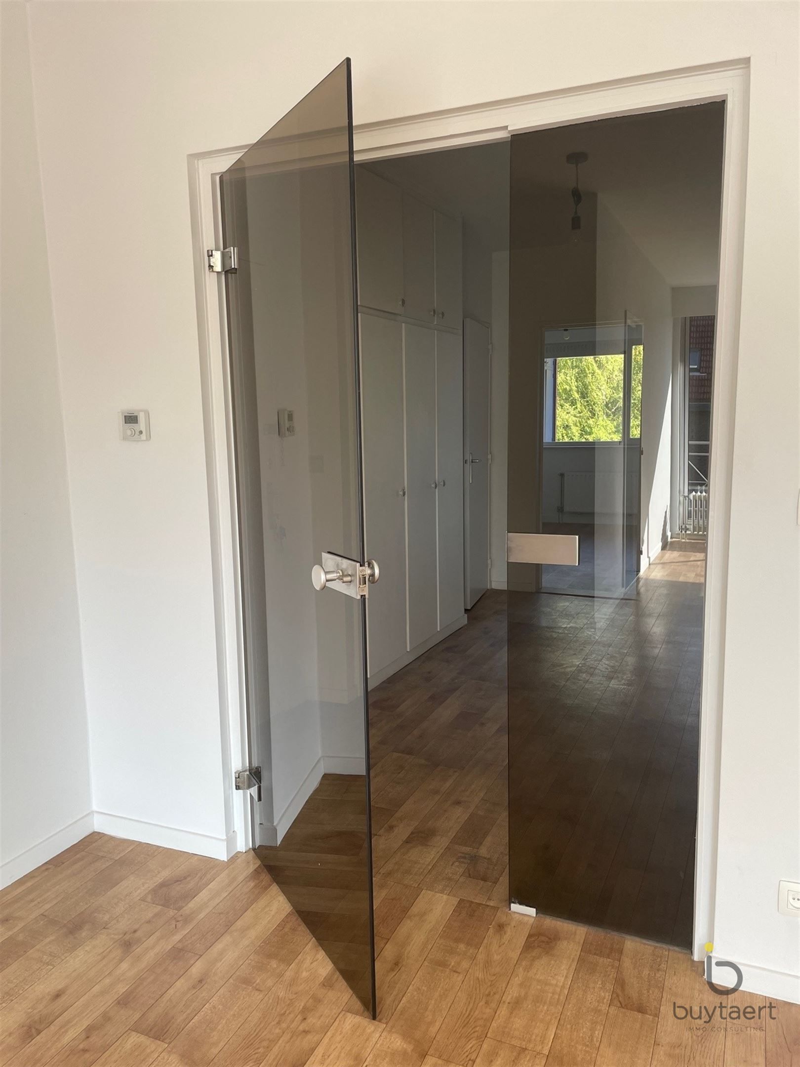 Ideaal gelegen twee (of drie) slaapkamer appartement in het hartje van Brasschaat!  foto 9