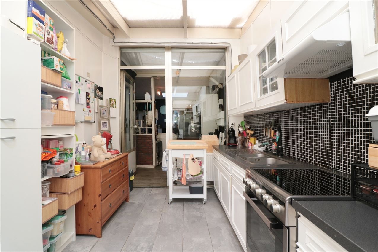 omgeving station en ziekenhuis, stadstuin, label D, neogotische stijl foto 40